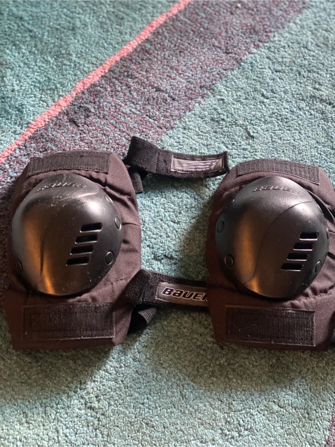 Bauer D2PAK Knee Pads - Size M thumbnail