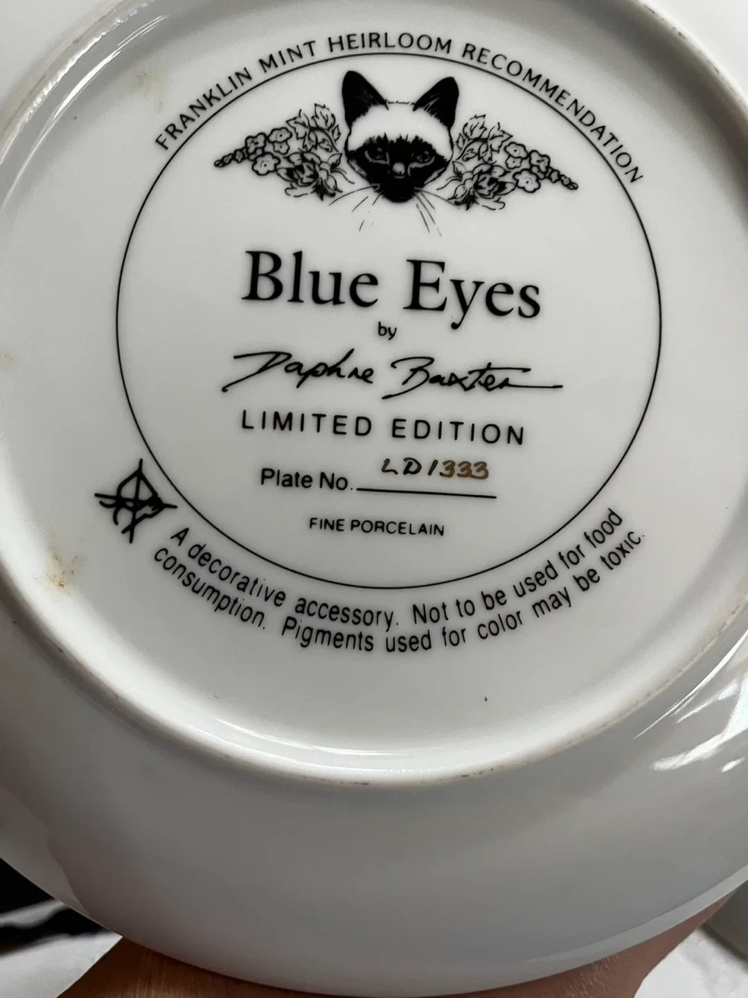 Franklin Mint Heirloom Plate - Blue Eyes Cat image indicator(2)