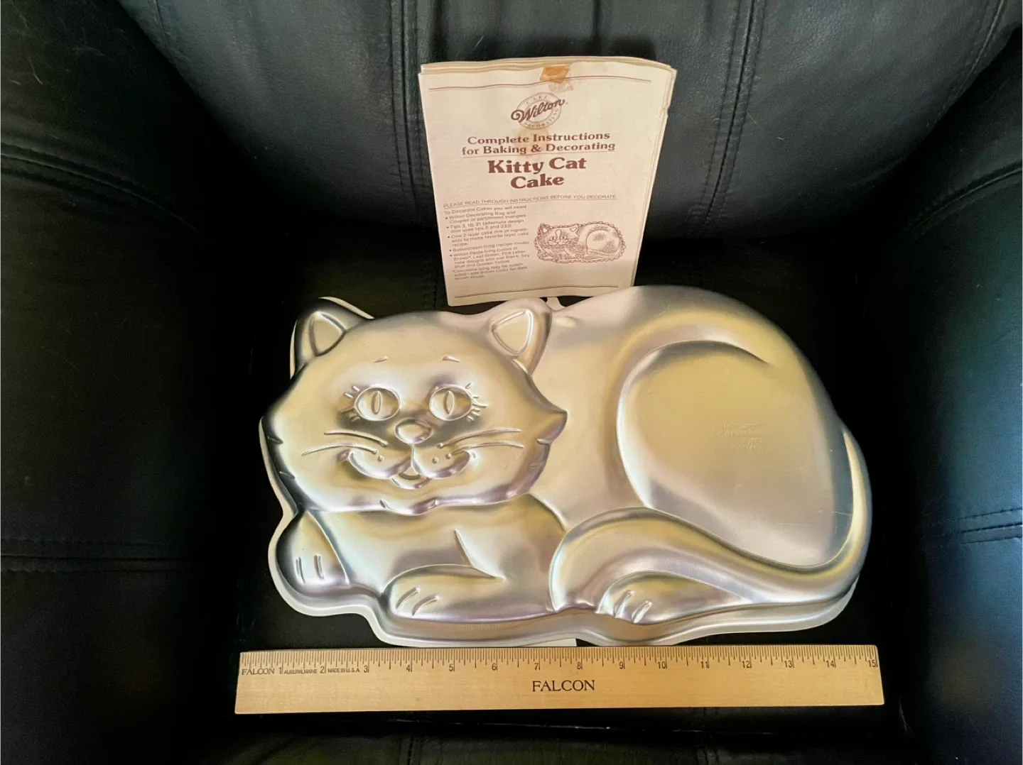 Wilton Kitty Cat Cake Pan - unused image indicator(2)