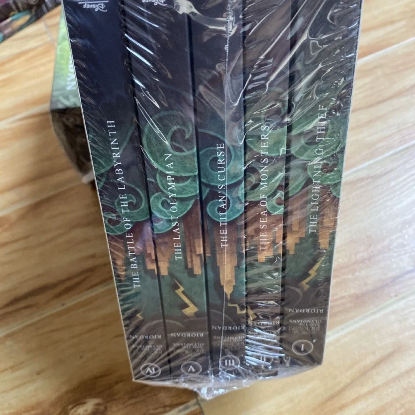 Percy Jackson & The Olympians Series by Rick Riordan image indicator(2)