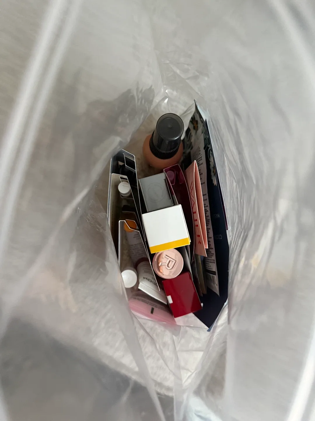 Beauty Cosmetic Bag + Assorted Samples image indicator(4)