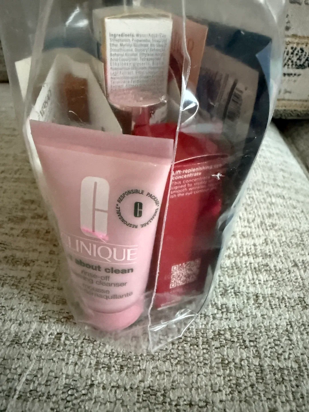 Beauty Cosmetic Bag + Assorted Samples image indicator(3)