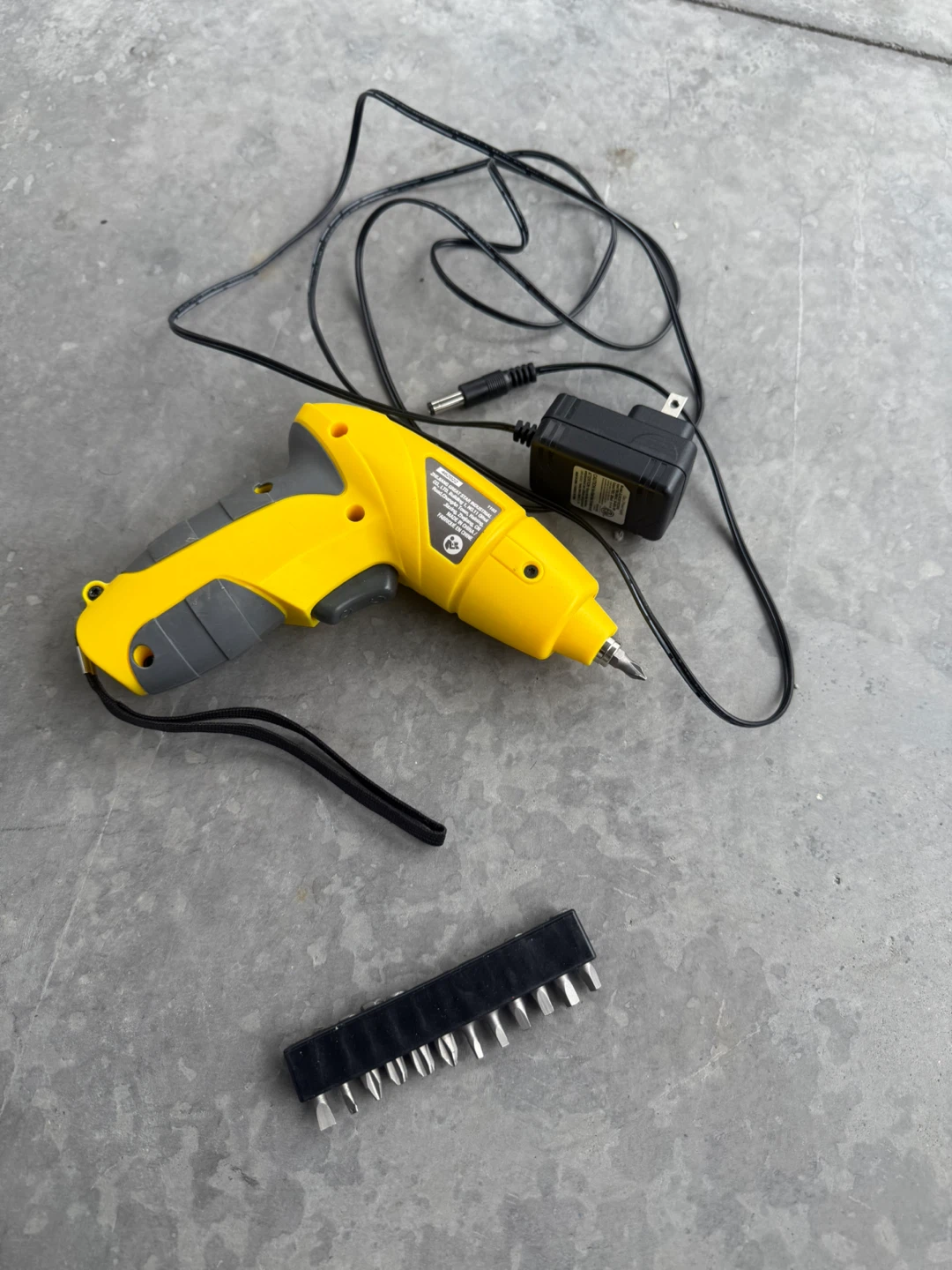 Workpro Cordless Screwdriver w/ Charger & Bits - photo 4