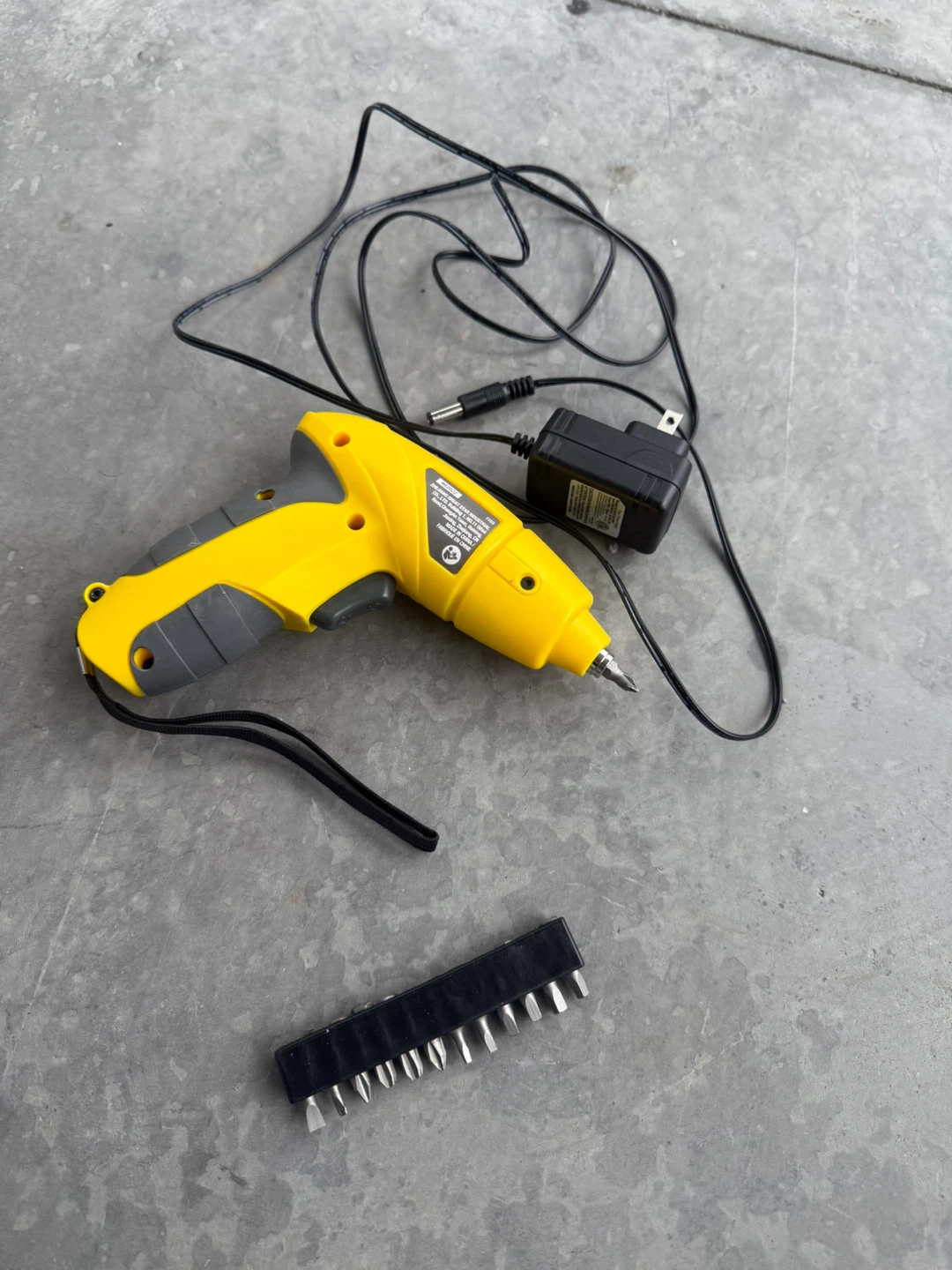 Workpro Cordless Screwdriver w/ Charger & Bits - photo 5
