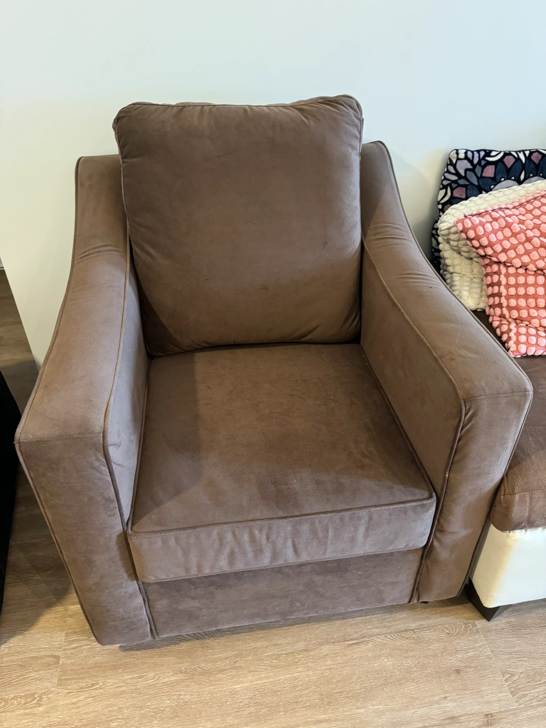Brown Armchair - photo 2
