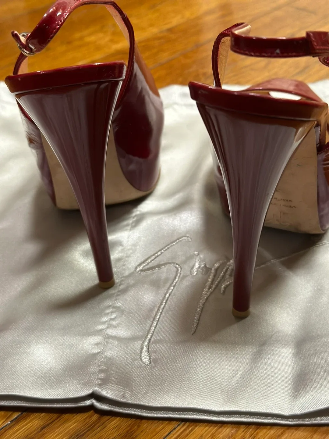 Giuseppe Zanotti Red Patent Leather Slingback Heels image indicator(5)