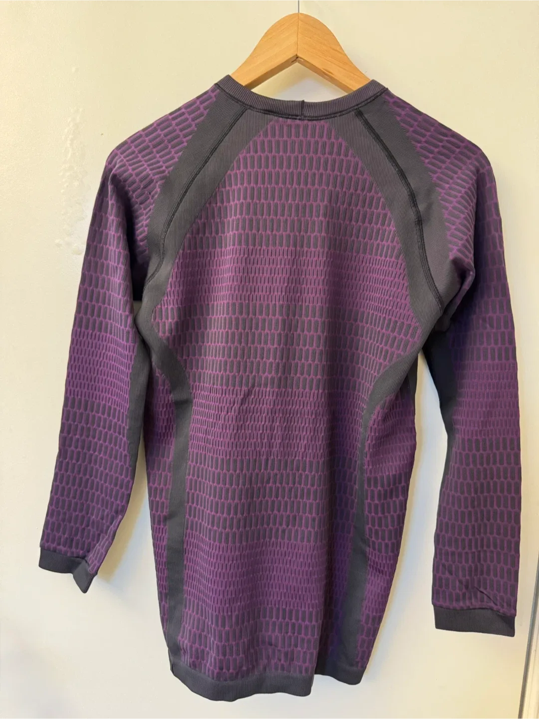 Lululemon long sleeve shirt image indicator(4)