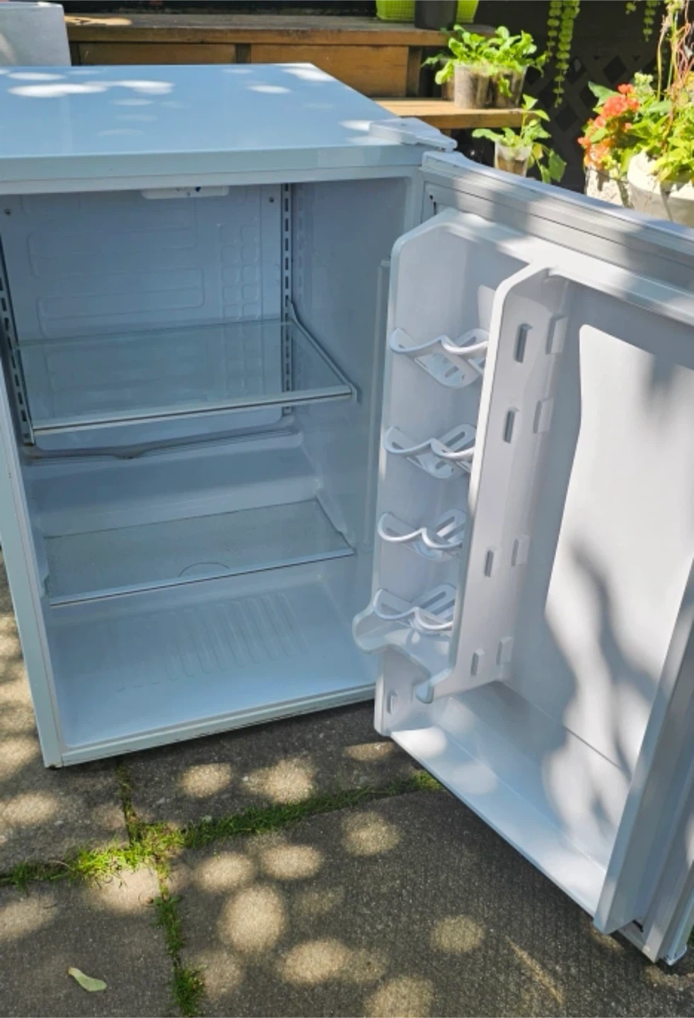 Whirlpool Mini Fridge - White - photo 2