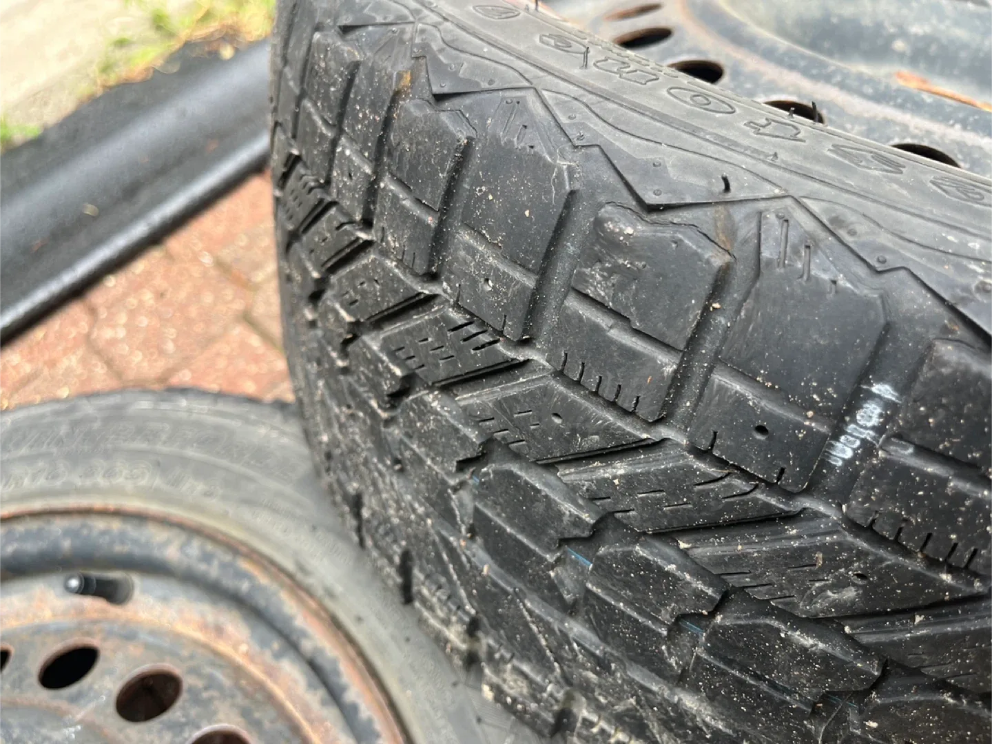 Winter tires 205/50R16 with rims 4x108 image indicator(3)