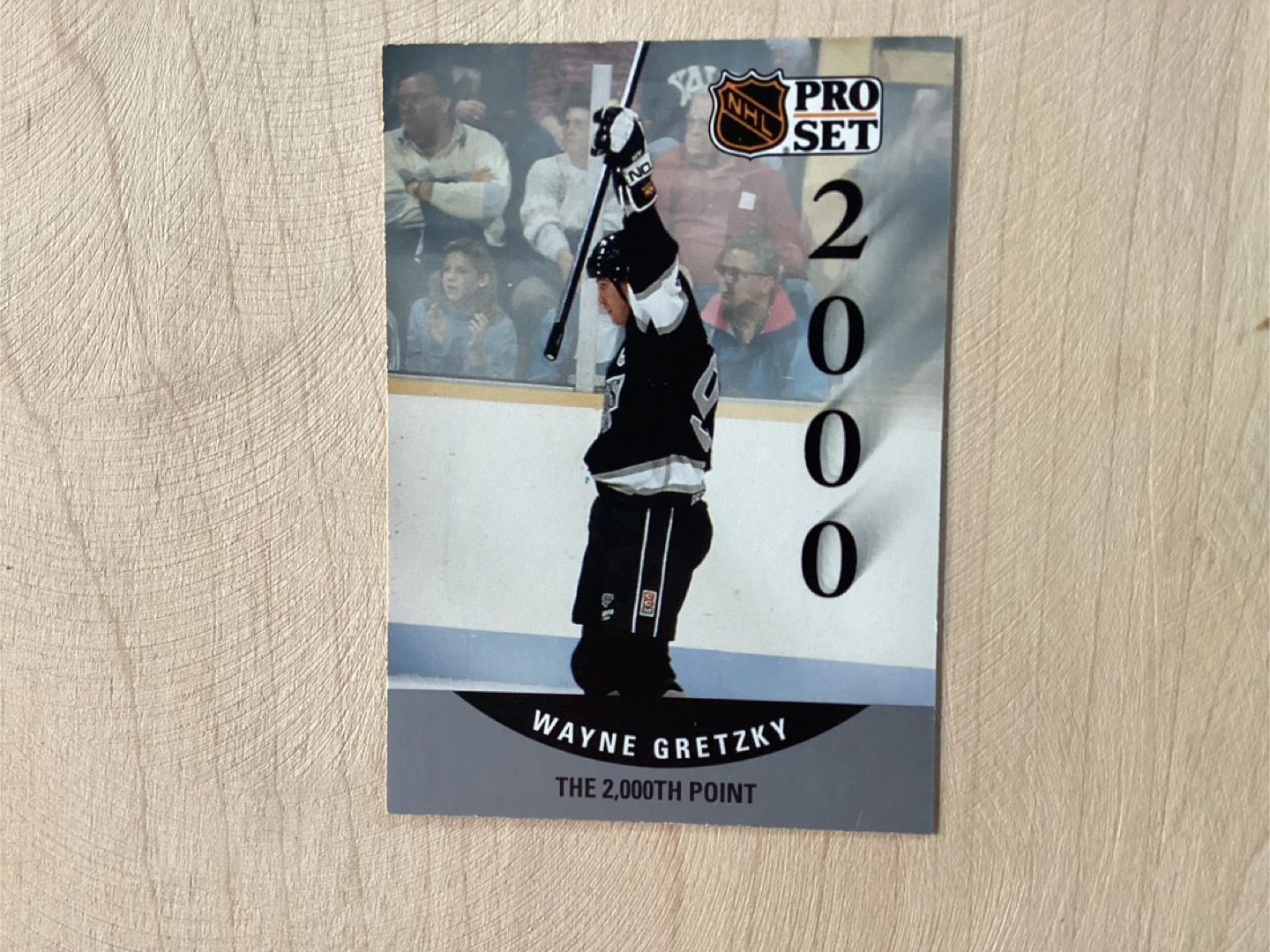 1990-91 NHL PRO SET WAYNE GRETZKY 2000 Points Card #703 !