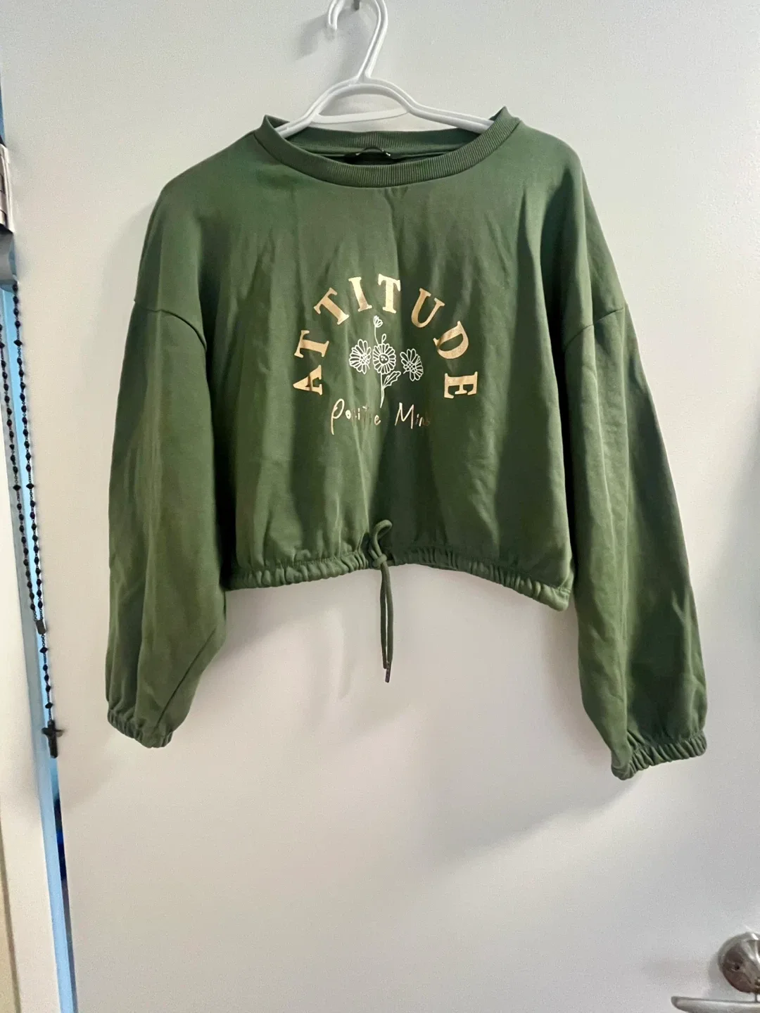 Zudio Olive Green Cropped Sweatshirt - Size M thumbnail