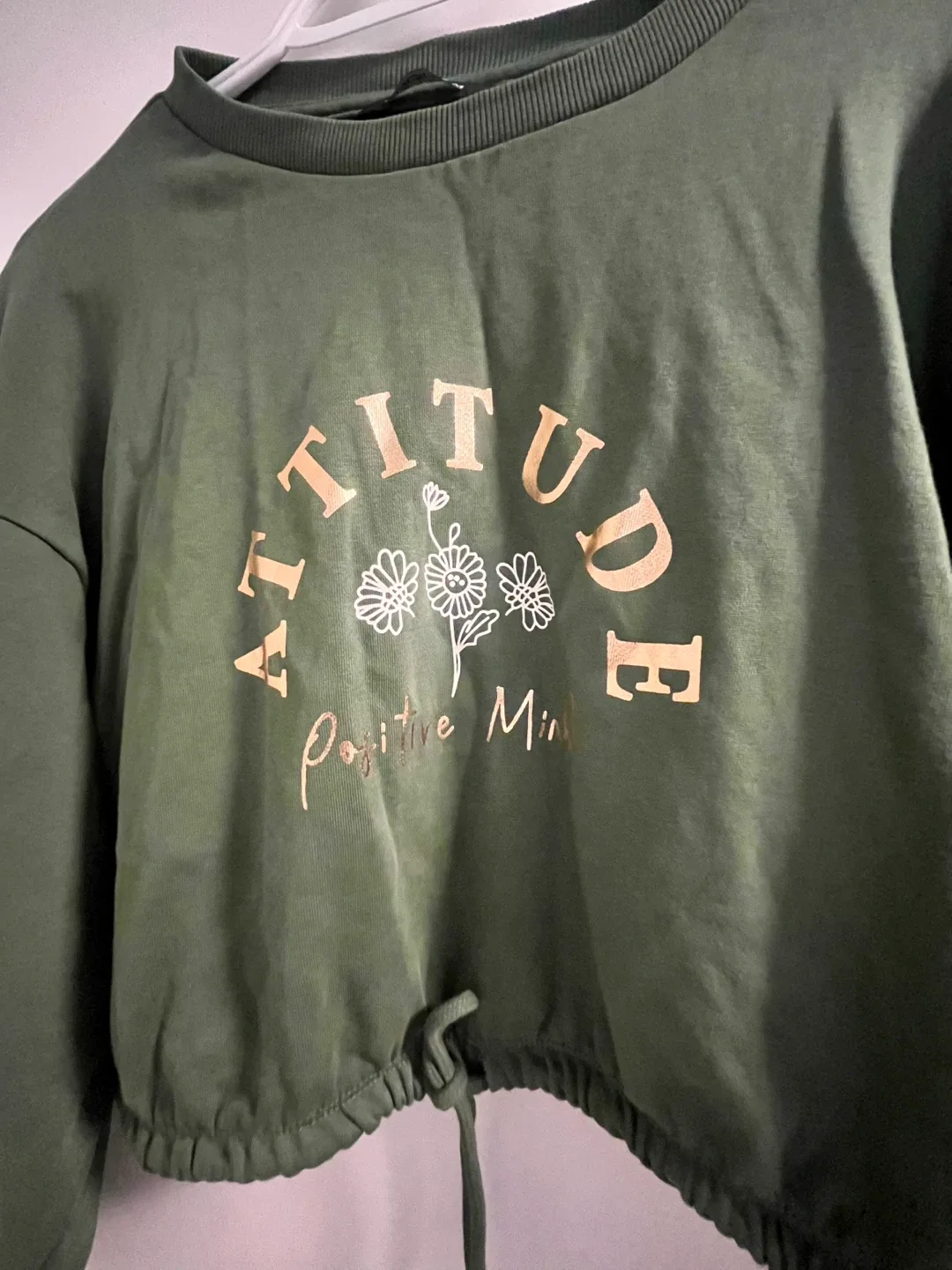Zudio Olive Green Cropped Sweatshirt - Size M image indicator(2)