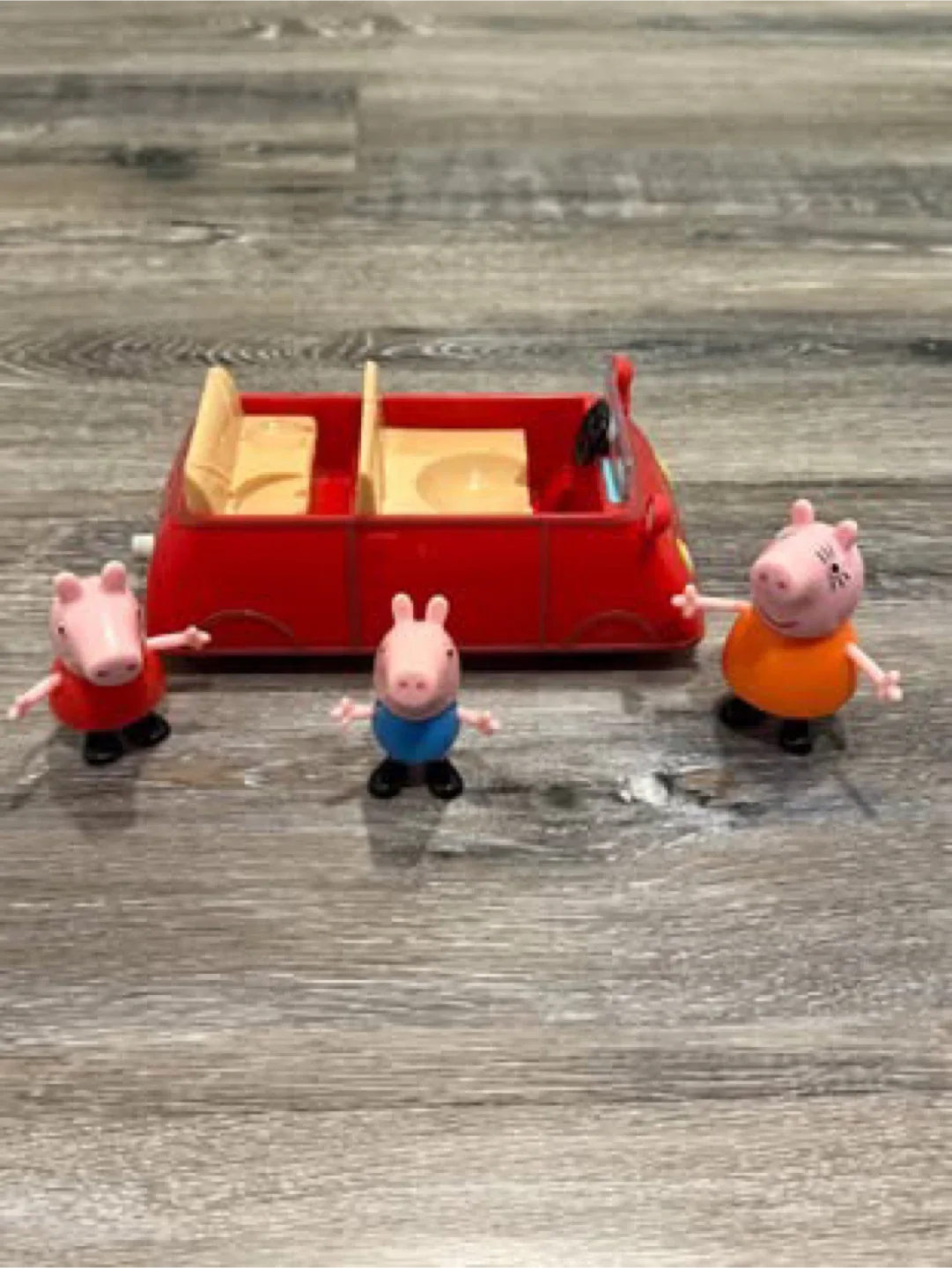 Peppa Pig Family Car Toy with Mommy Peppa & George image indicator(3)