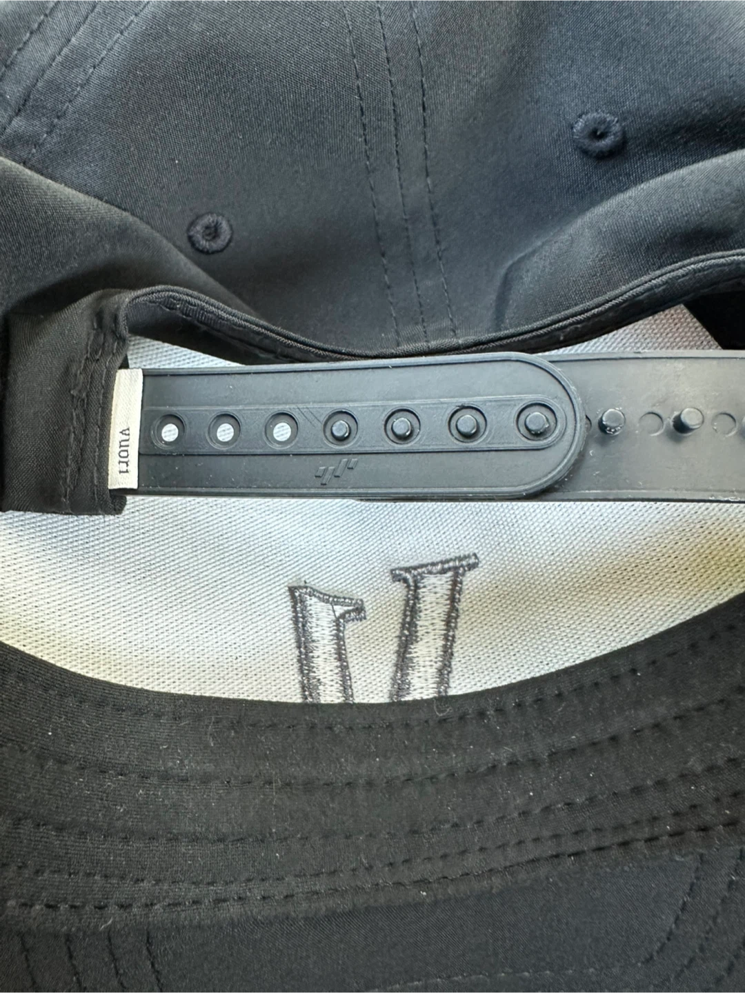Vuori magnitude hat moisture wicking black - photo 2