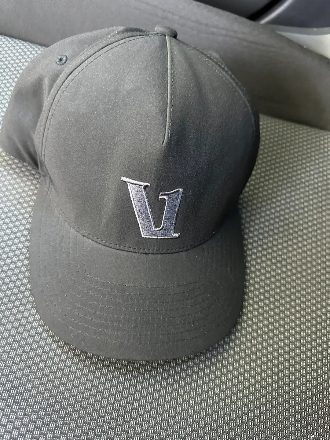 Vuori magnitude hat moisture wicking black thumbnail