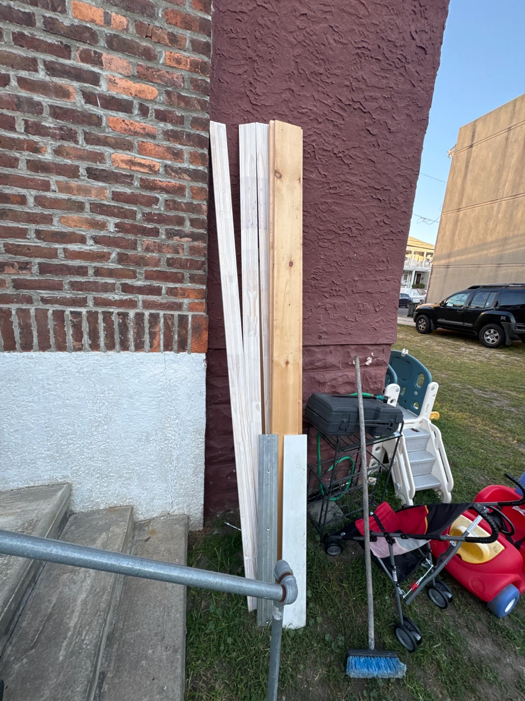 Wood molding metal corner and saddle wood and porcelain