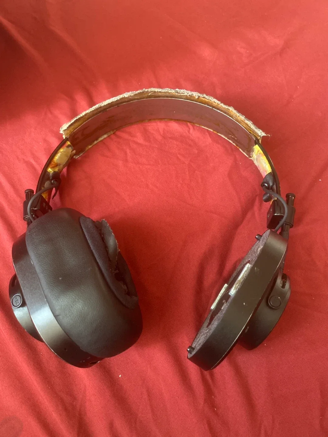 Master & Dynamic MH40 Headphones image indicator(2)