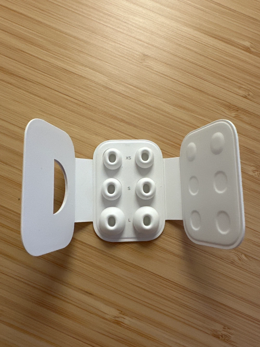 Apple AirPods Pro 1st Gen - photo 2