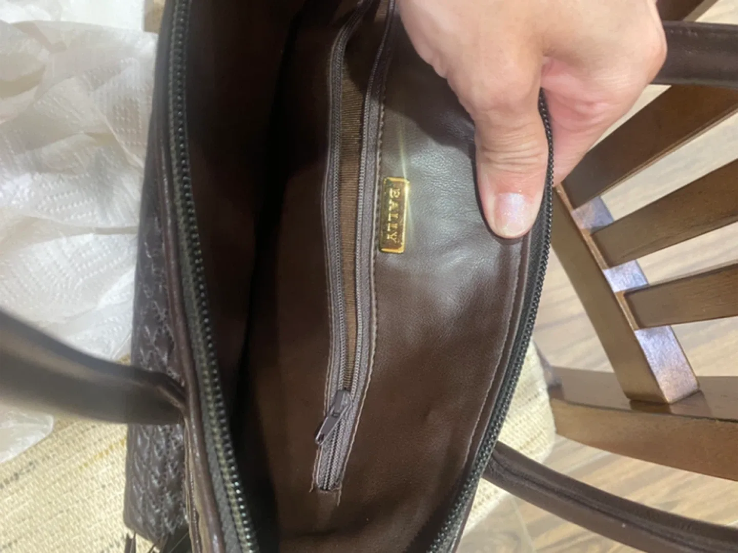 Bally Brown Leather Handbag image indicator(9)