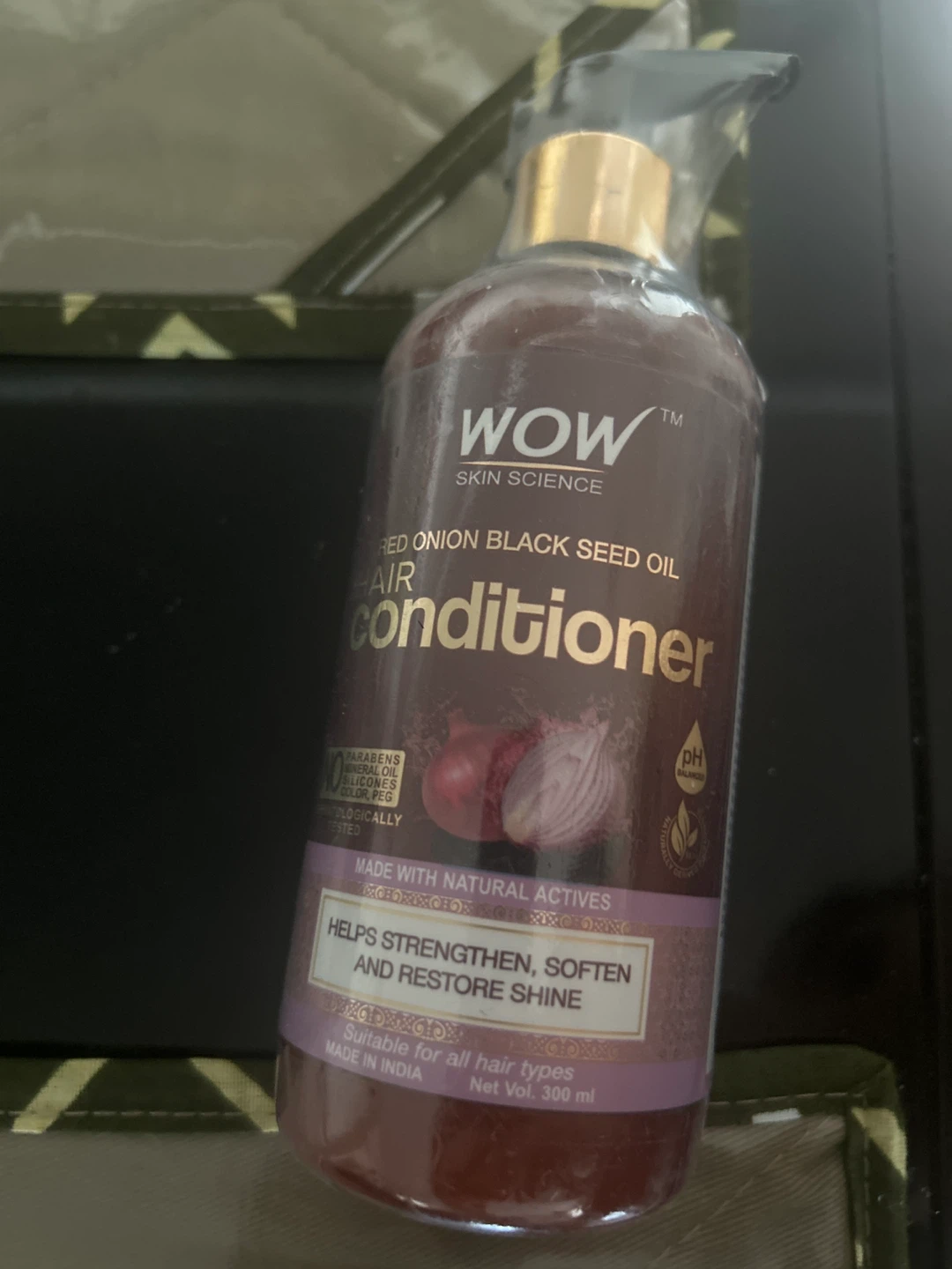 WOW Skin Science Red Onion & Black Seed Oil Hair Conditioner