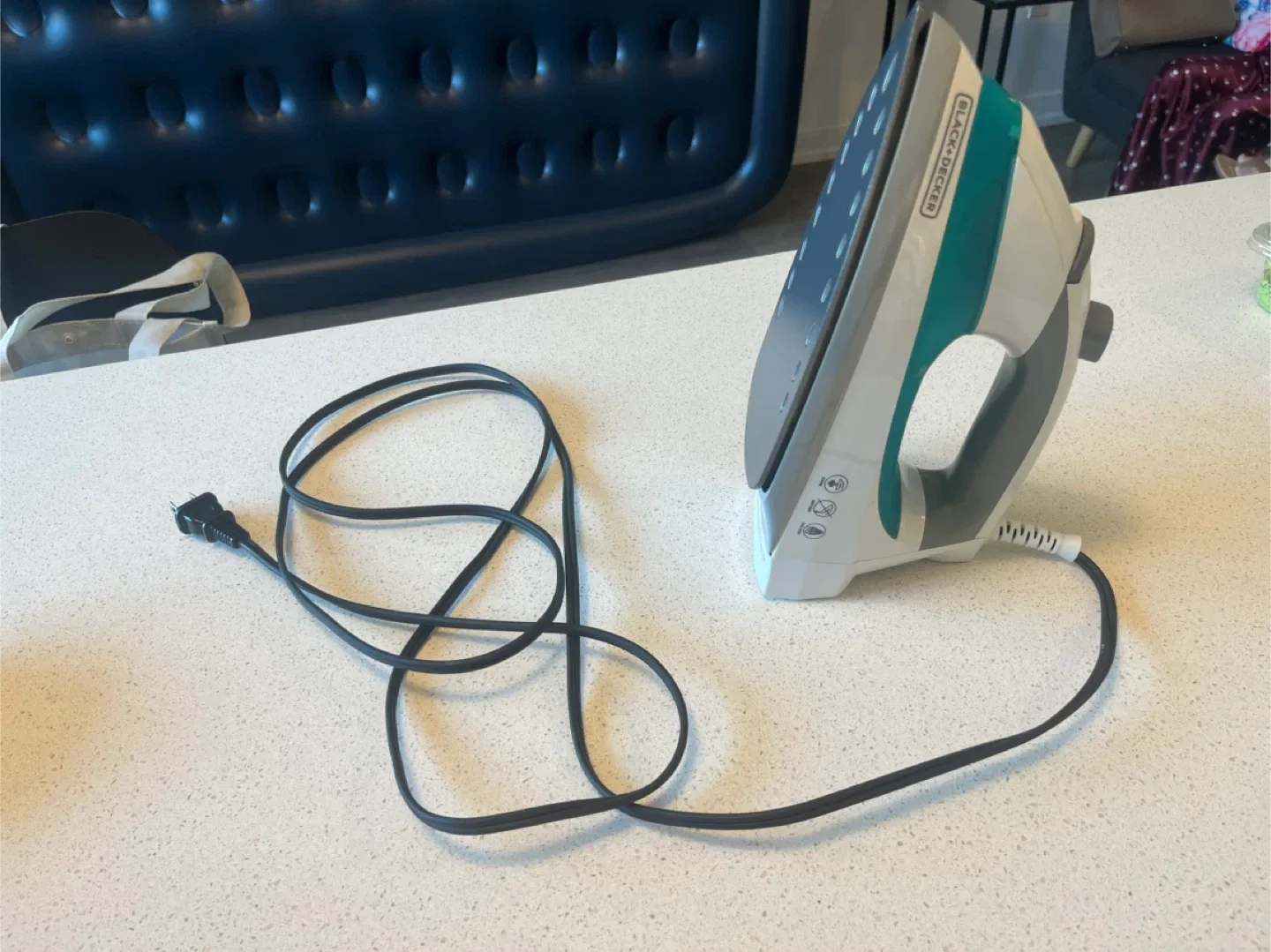 Black+Decker Easy Steam Iron thumbnail