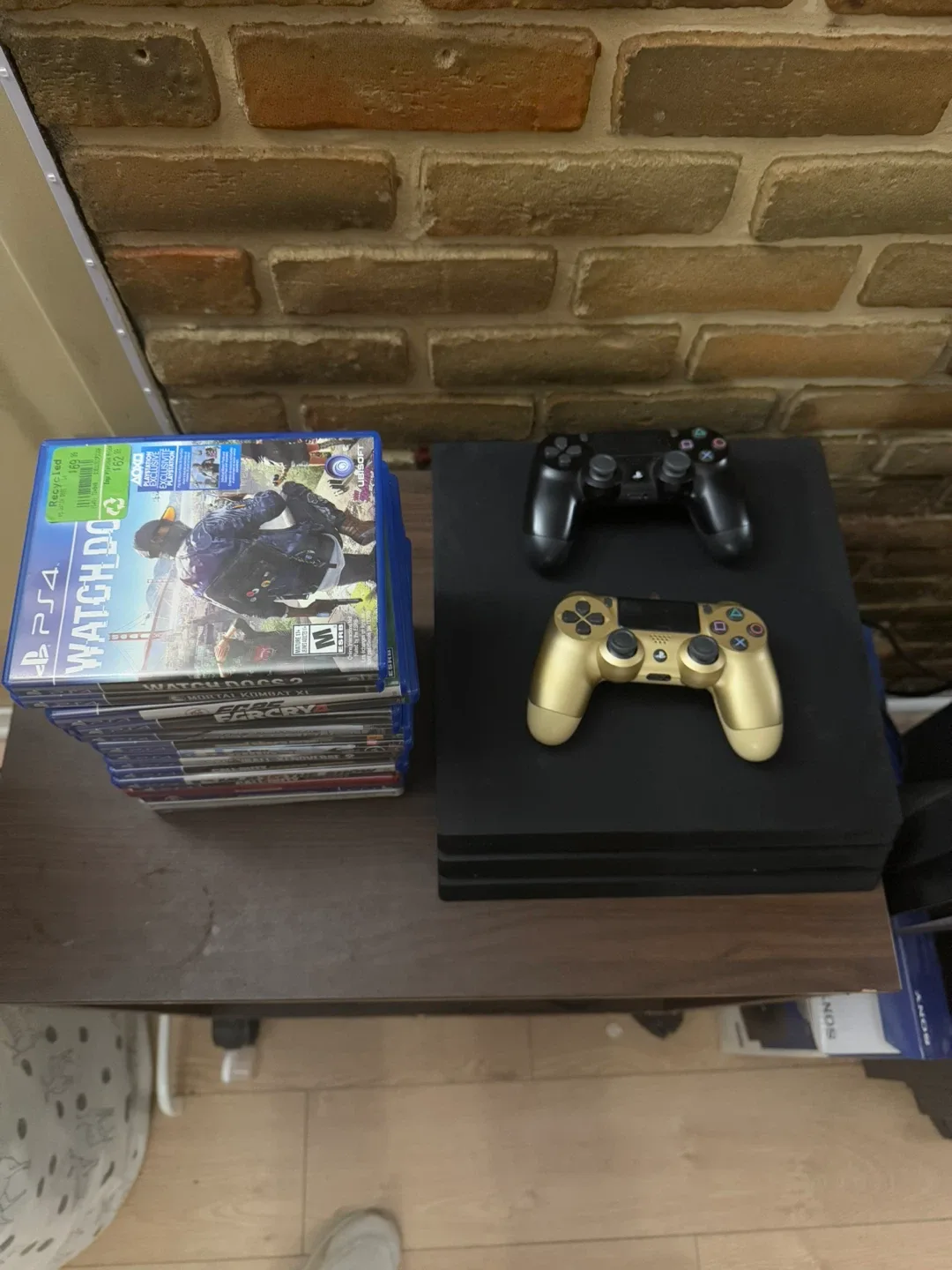 PS4 Games & PS4 Pro Console image indicator(2)