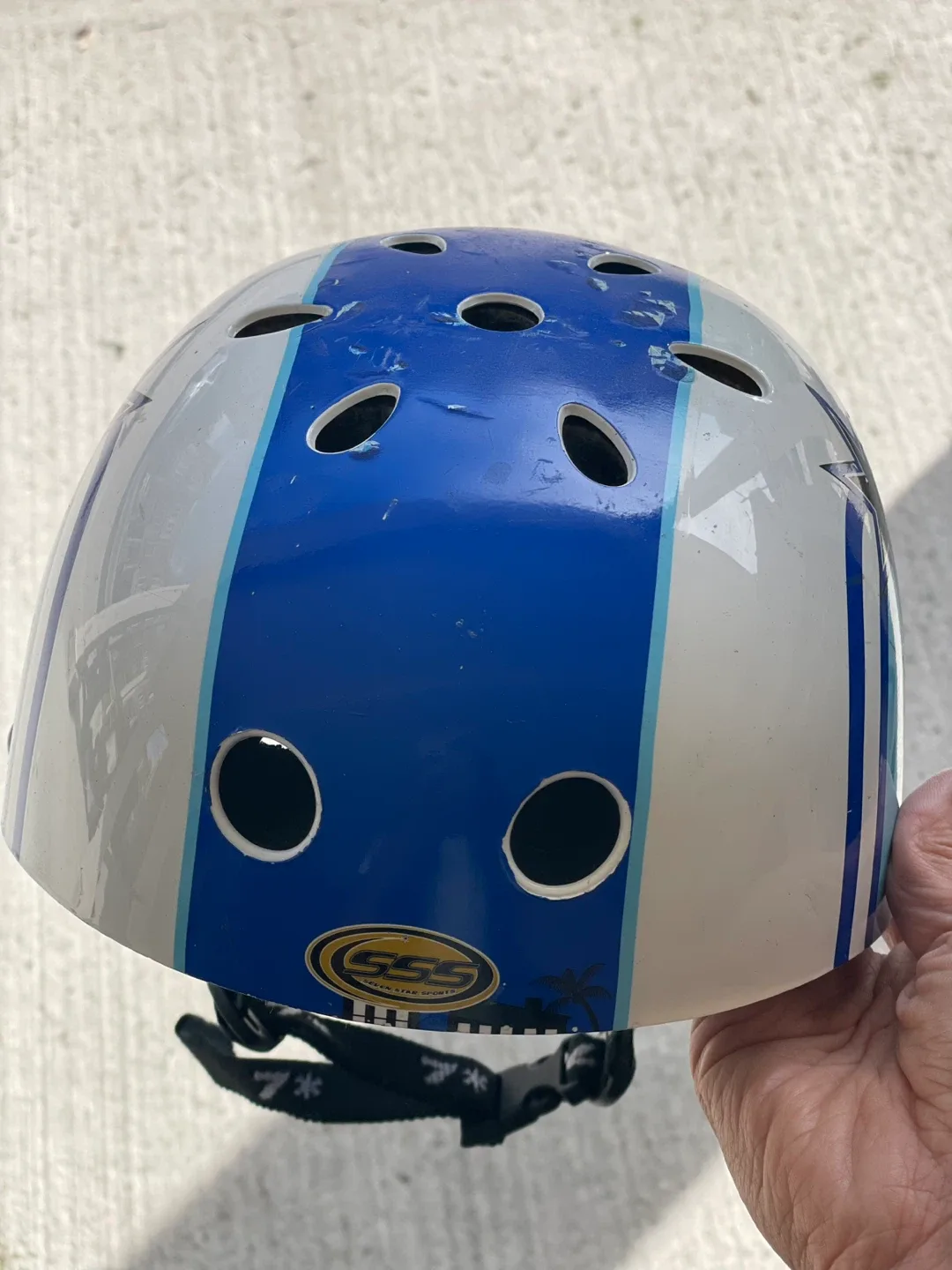 🥕 Free Seven Star Sports Helmet - Blue & White thumbnail