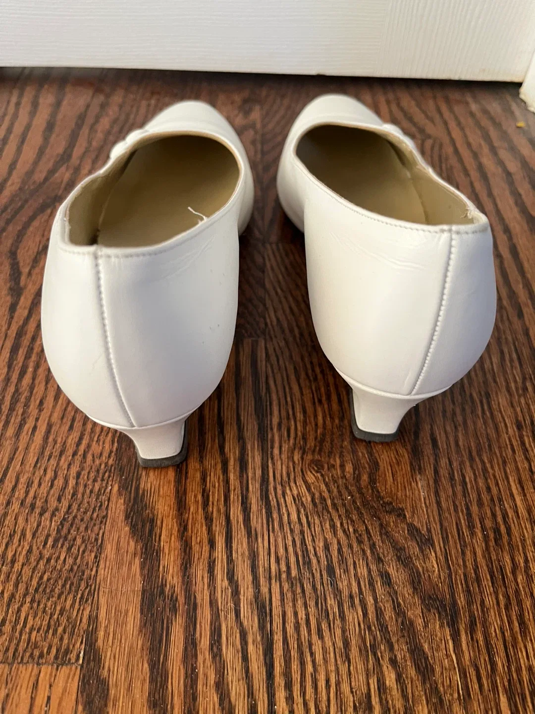 Naturalizer White Leather Heels - Size 7 🥕 image indicator(4)