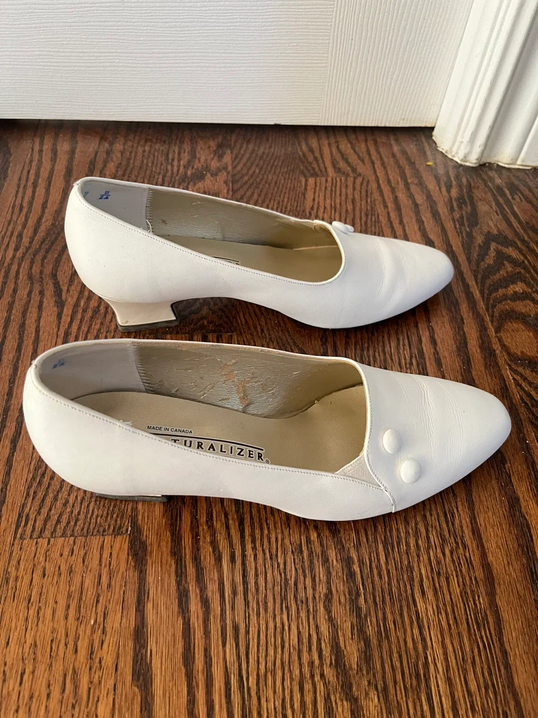 Naturalizer White Leather Heels - Size 7 🥕 image indicator(2)