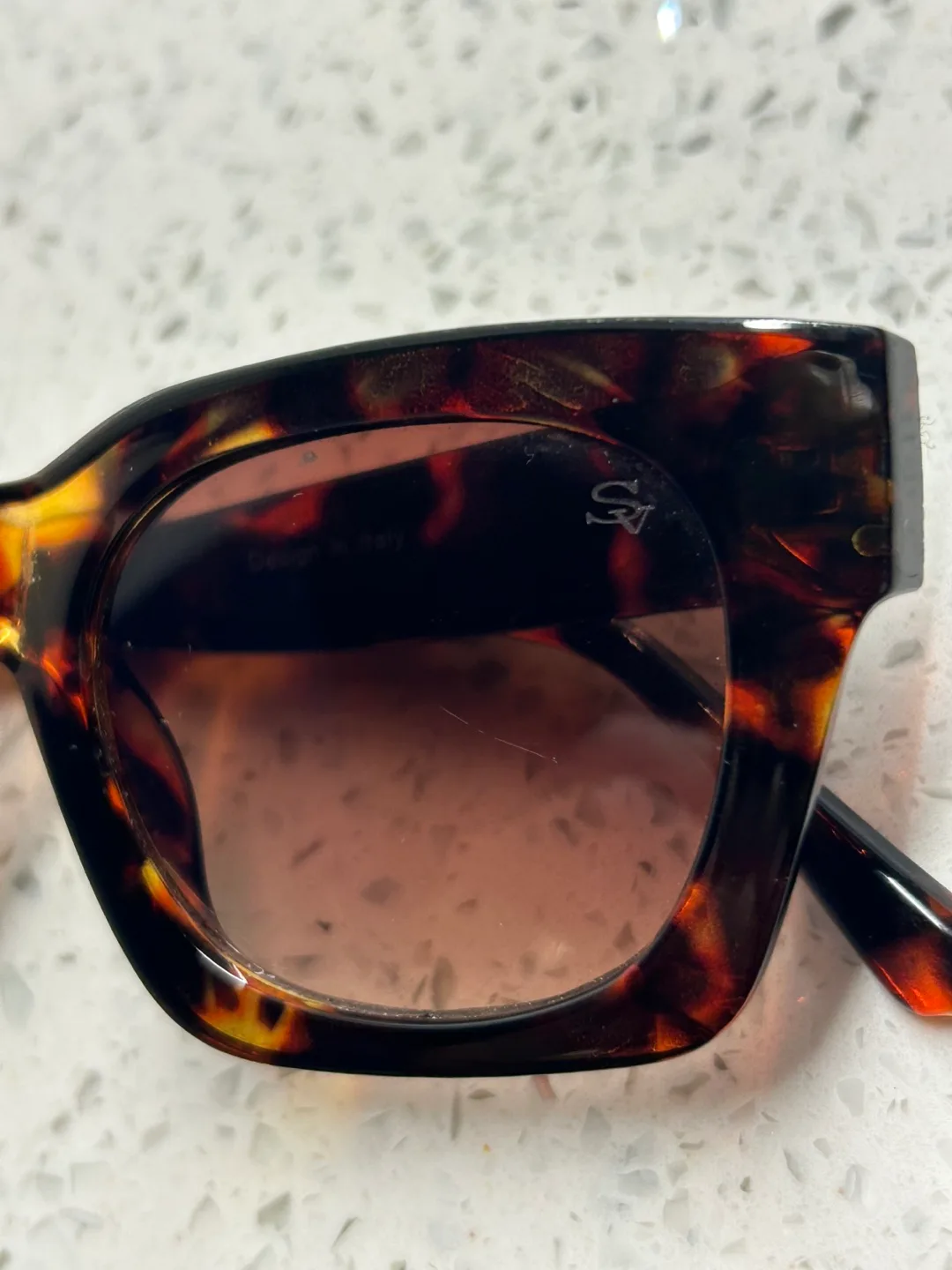 Carolina Lemke Sunglasses with Case image indicator(5)