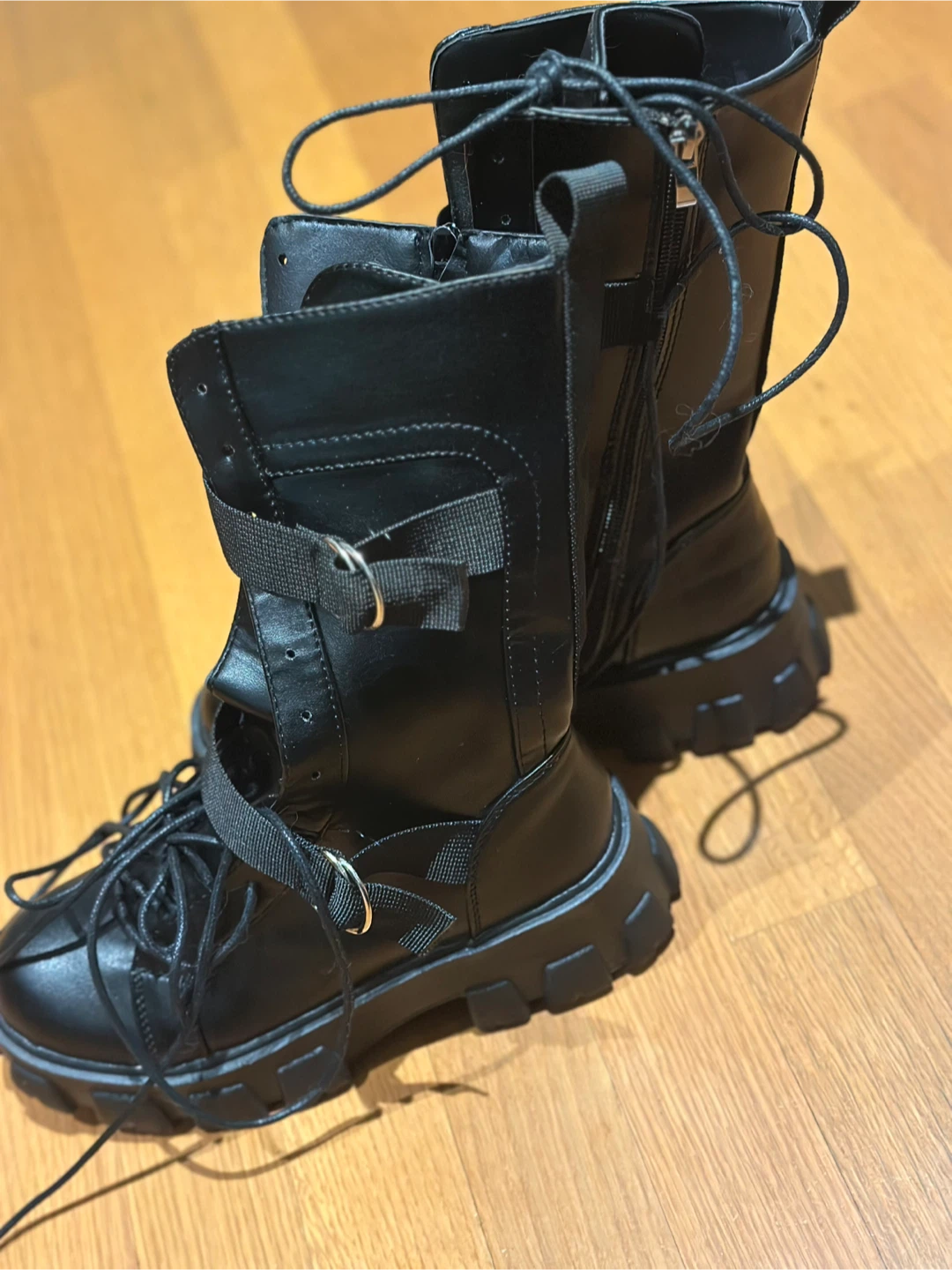 Black Platform Boots, Size 7 - photo 5