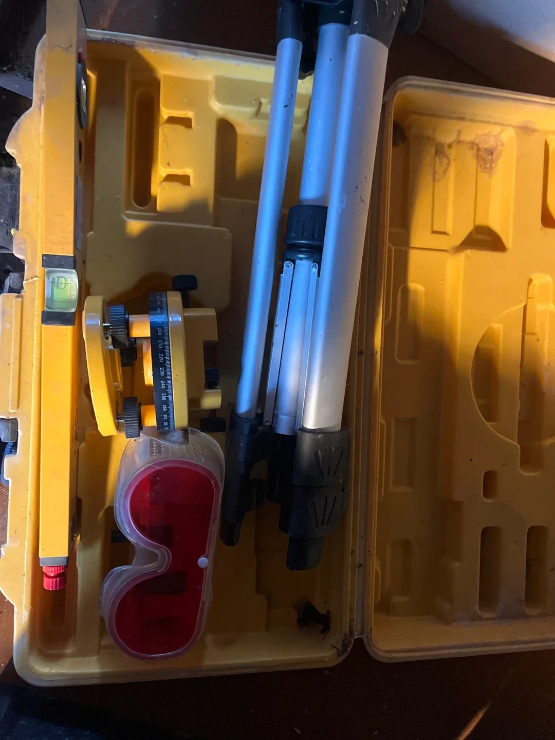 Johnson Hot Shot Laser Level Kit image indicator(2)