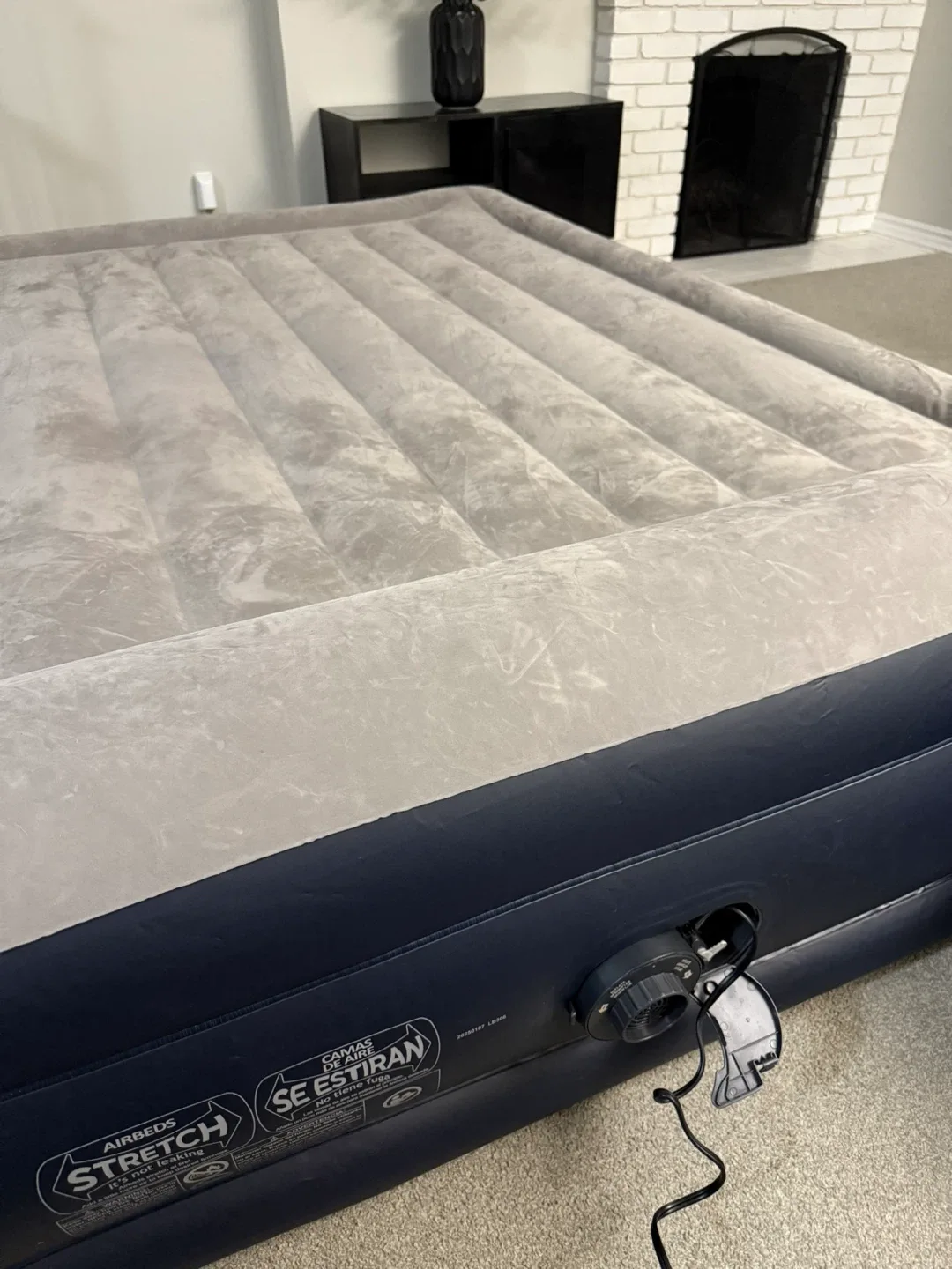 NEW Queen Self-Inflatable 16 1/2” Height Mattress image indicator(5)