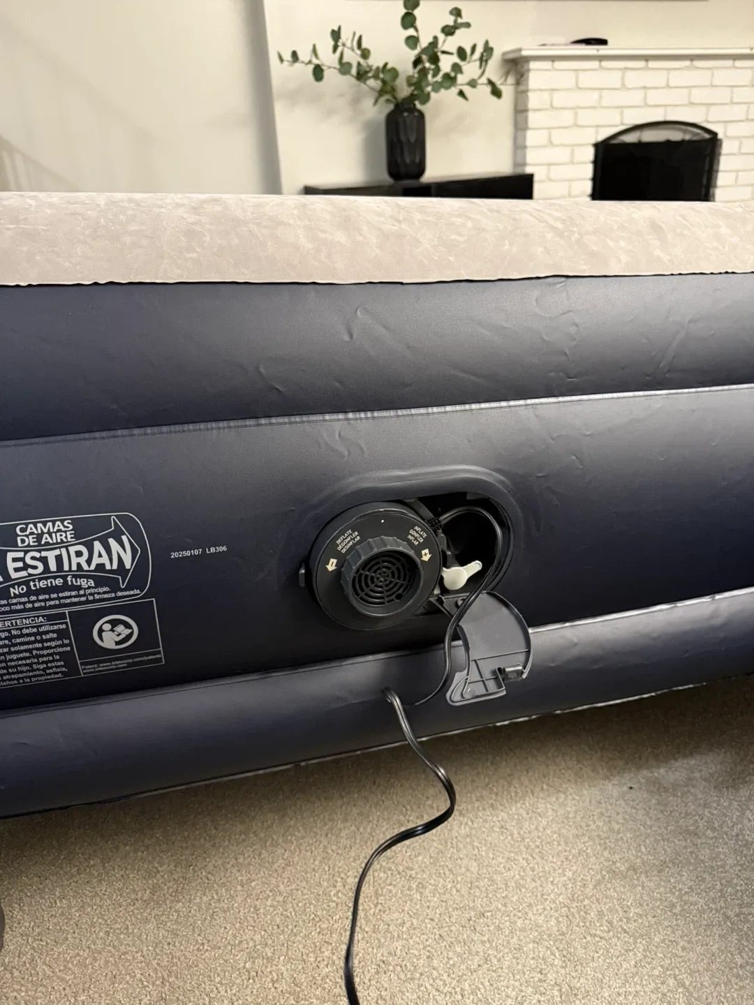 NEW Queen Self-Inflatable 16 1/2” Height Mattress image indicator(6)