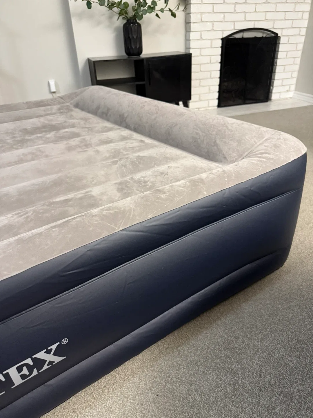 NEW Queen Self-Inflatable 16 1/2” Height Mattress image indicator(4)