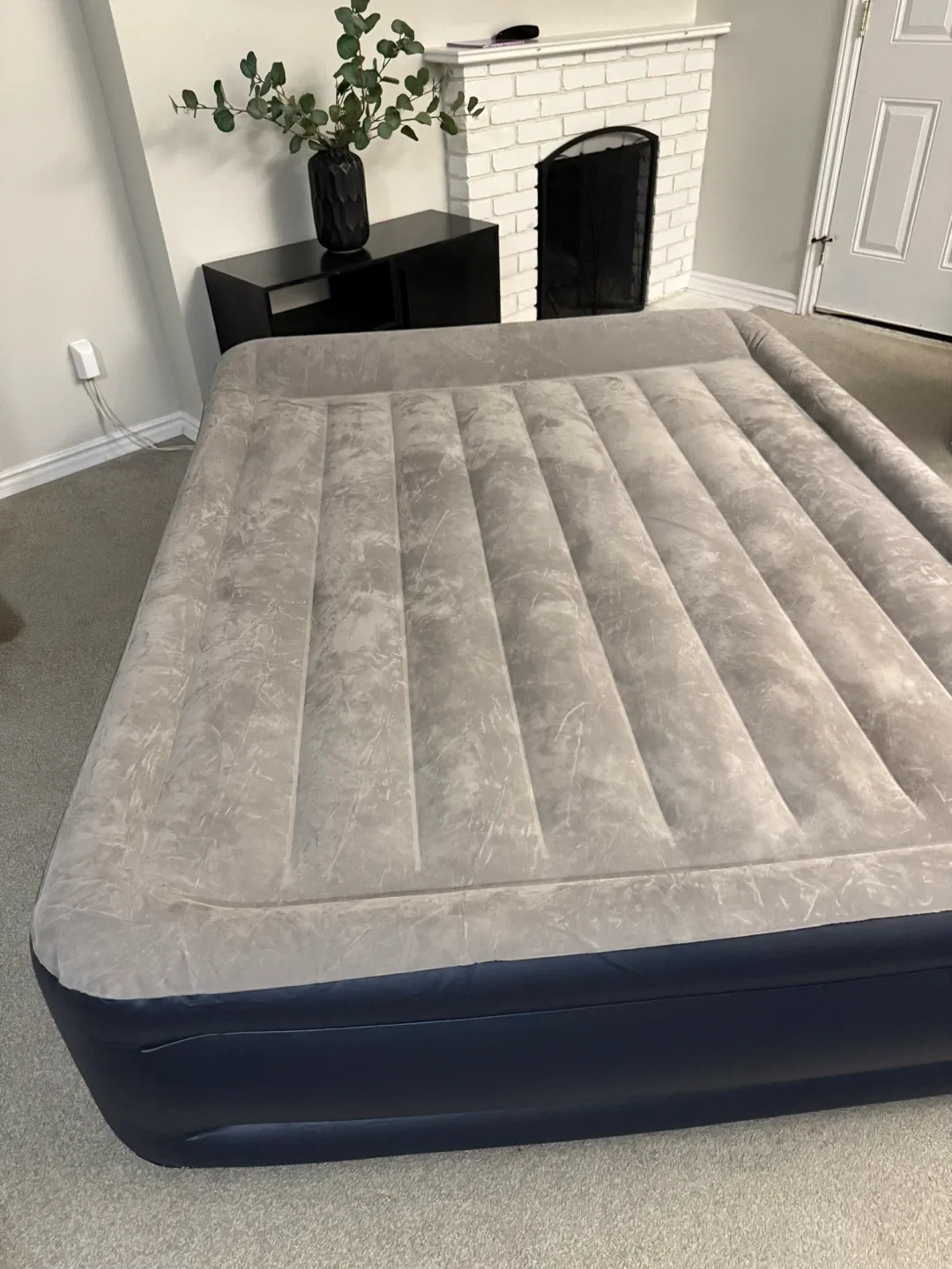 NEW Queen Self-Inflatable 16 1/2” Height Mattress image indicator(2)