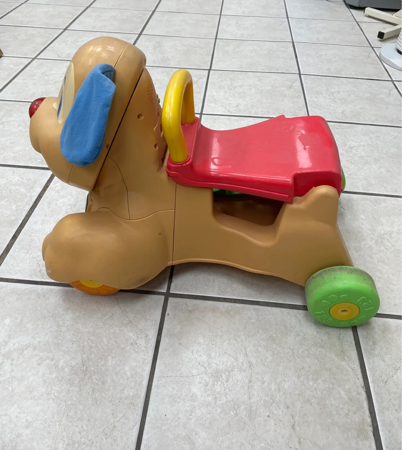 Fisher-Price Laugh & Learn Puppy Ride-On Toy image indicator(2)