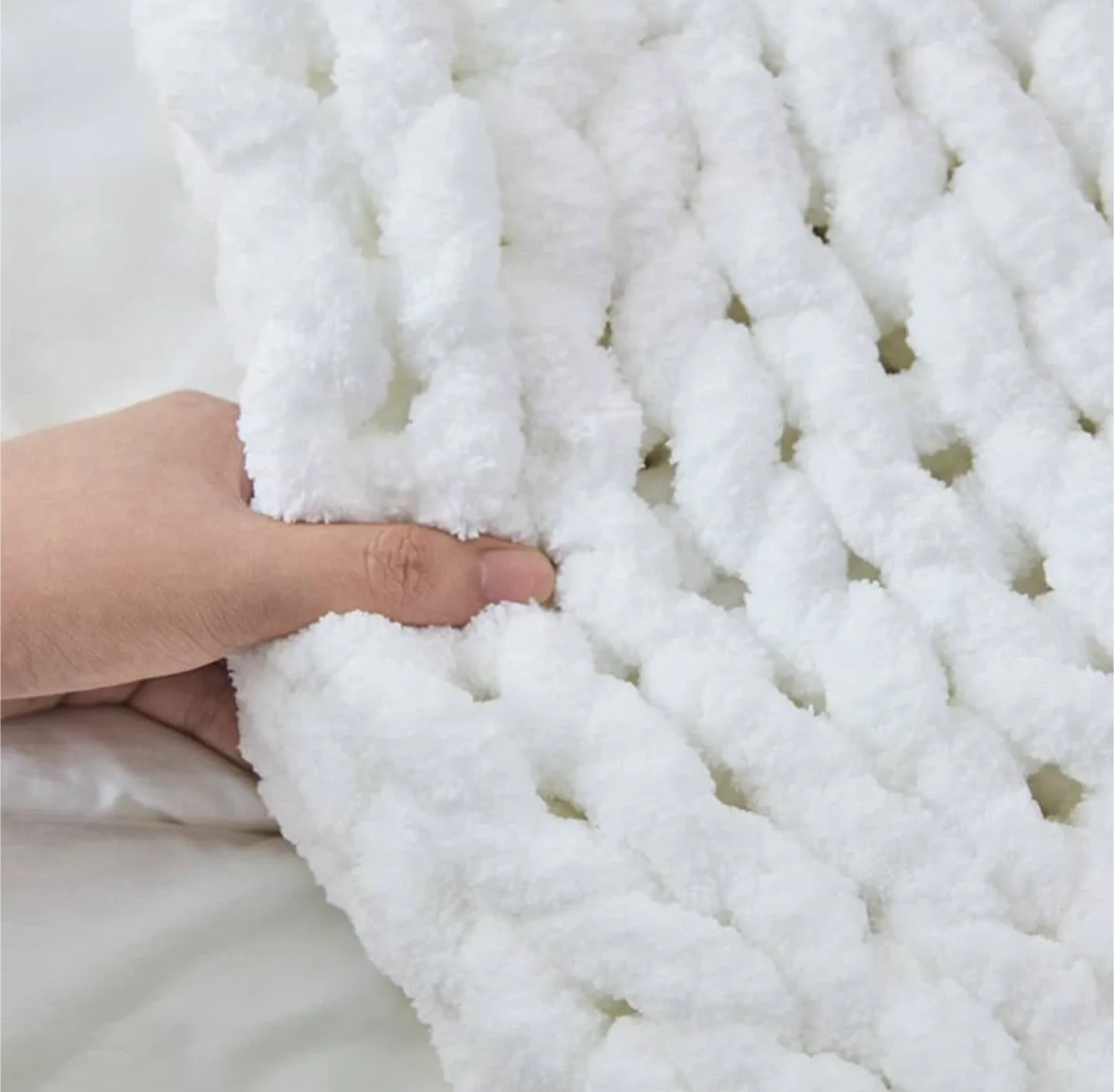 Luxurious Chunky Chenille Knit Blanket - White (60x80) image indicator(3)