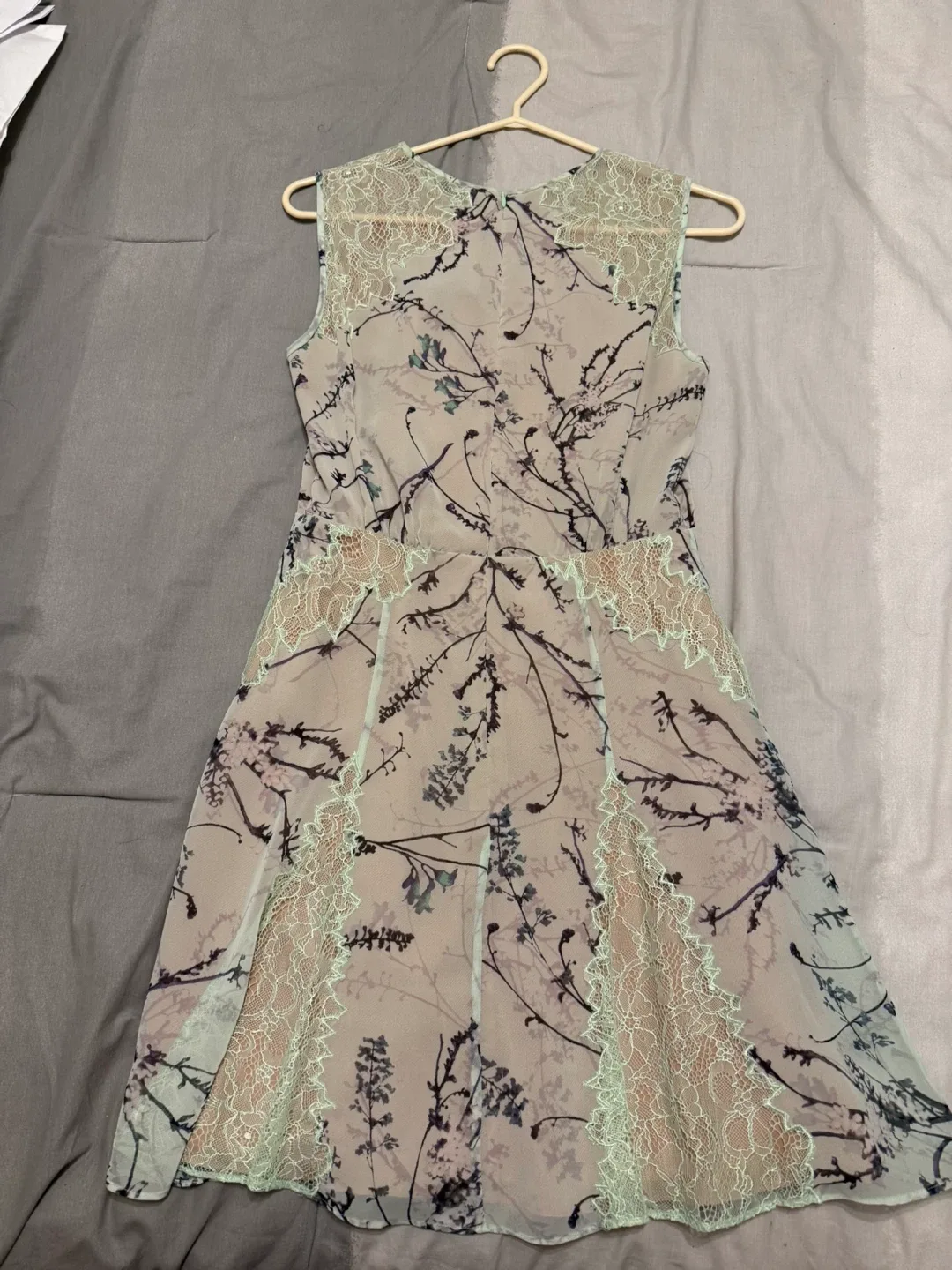 BCBGMAXAZRIA Dress - Size 4 image indicator(2)