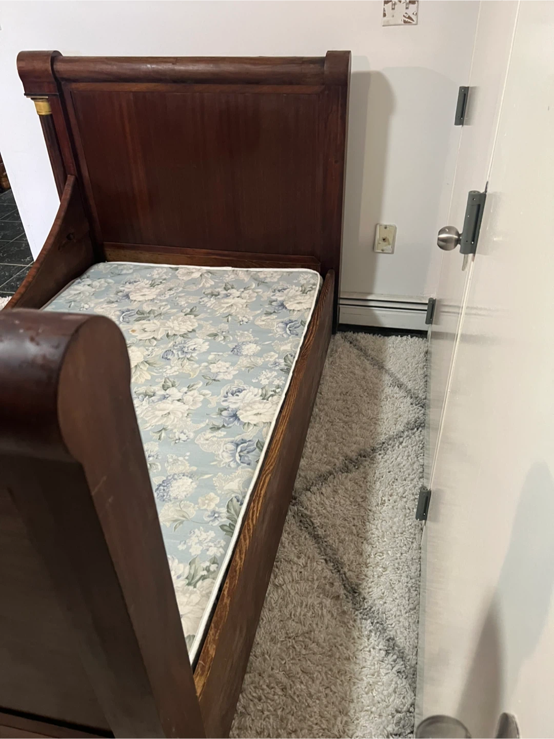 FREE - 17th or 18th-century Bed Frame - Delivery Extra - photo 4