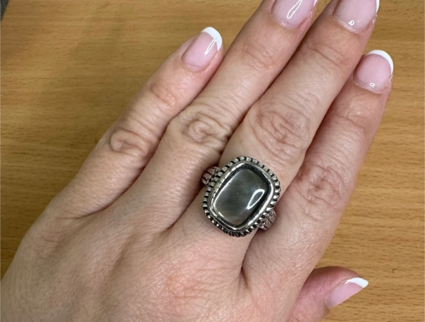 City Rox Silver Tone MOP  Ring