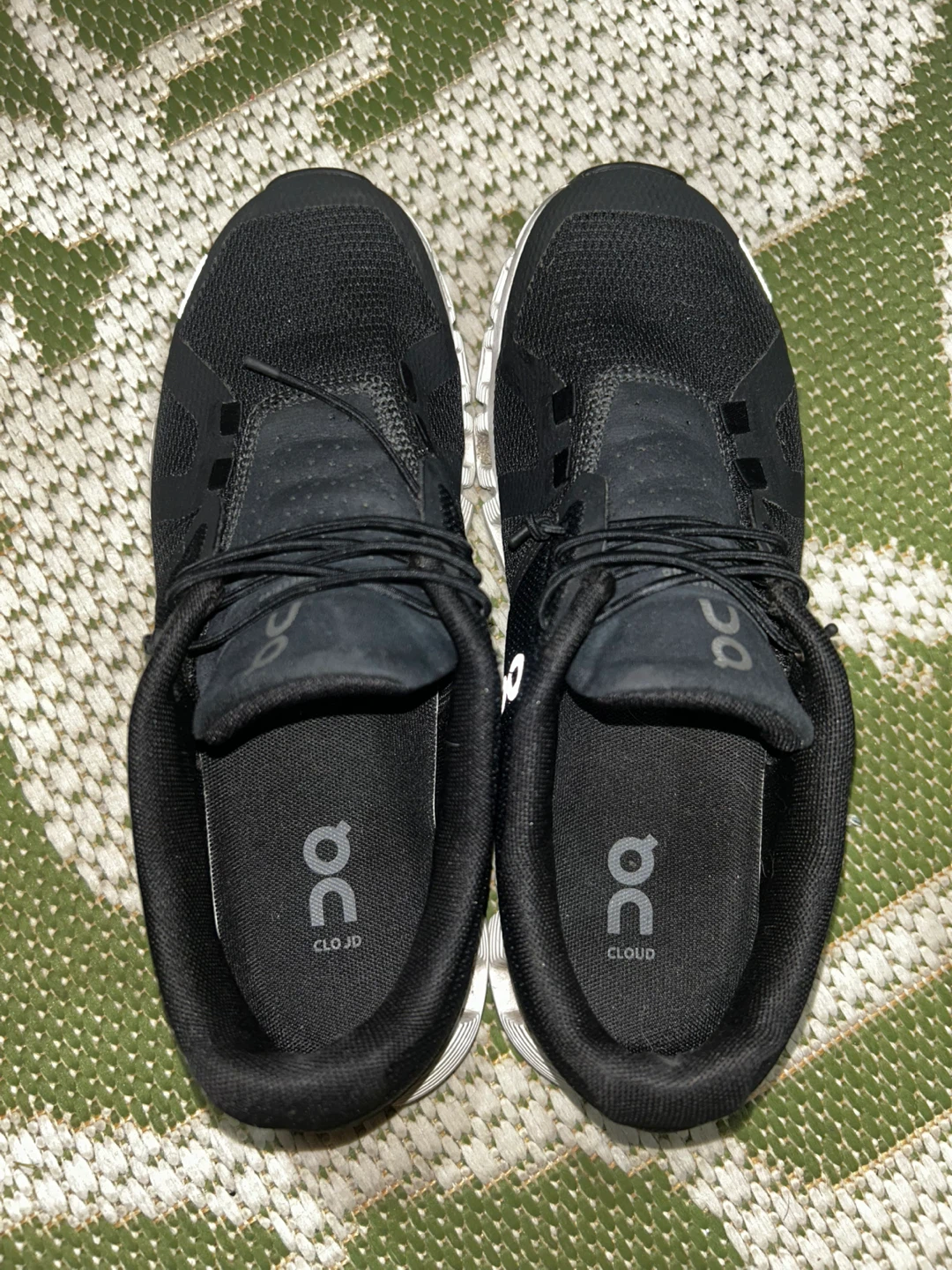 On Cloud Women's Running Shoes - US 6