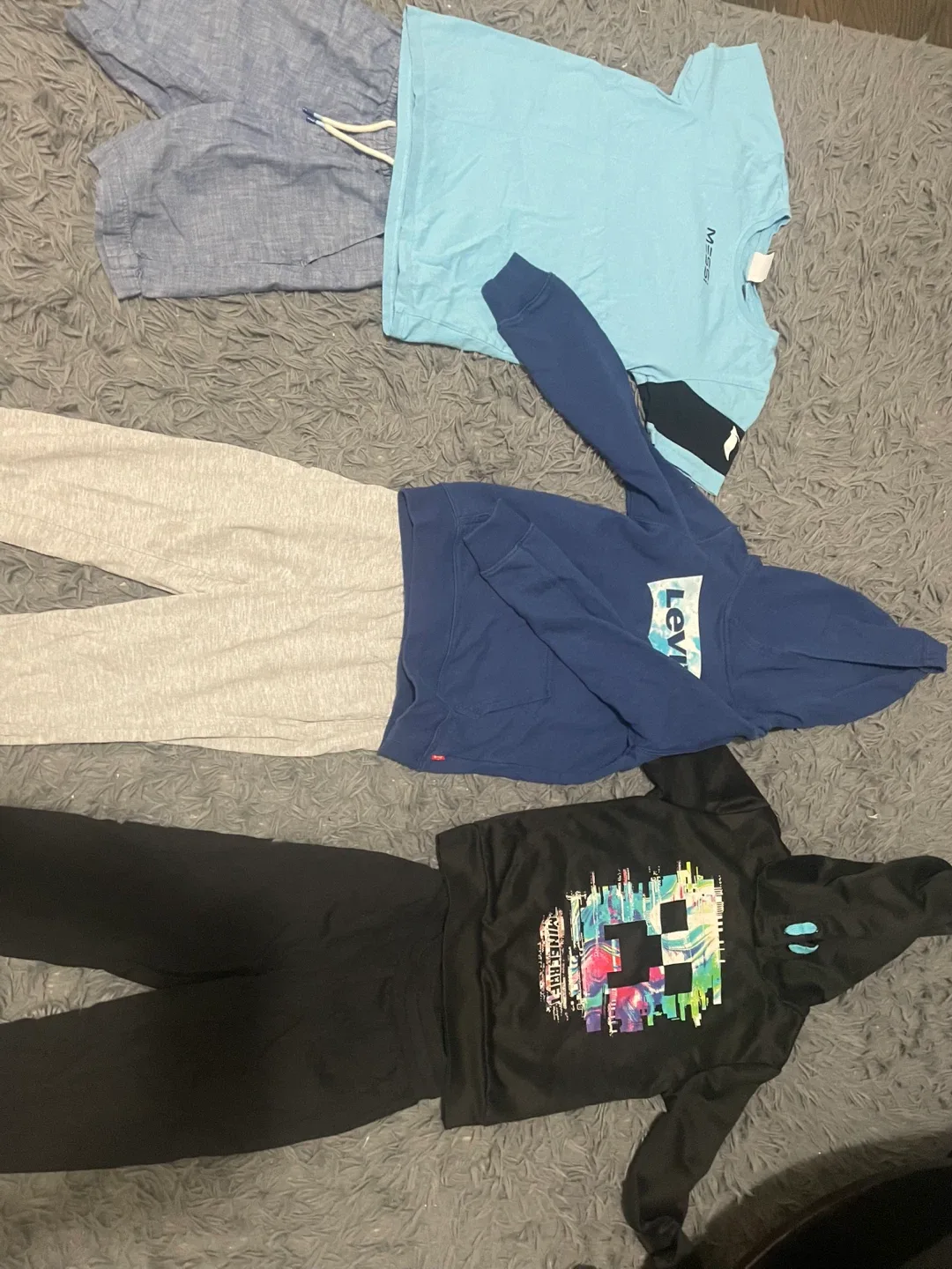 Kids' Clothing Bundle: Levi's, Gap, Nike & More! image indicator(4)