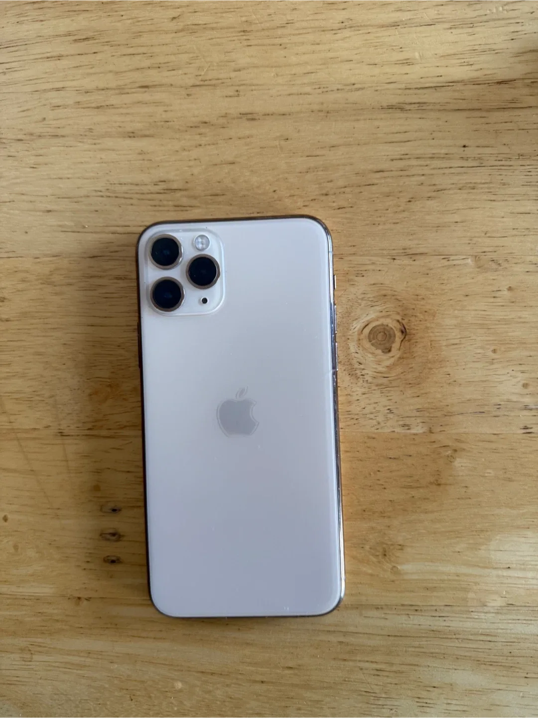 Apple iPhone 11 Pro image indicator(2)