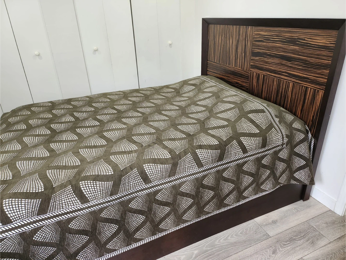 Queen size bed with Hydraulic storage - photo 2