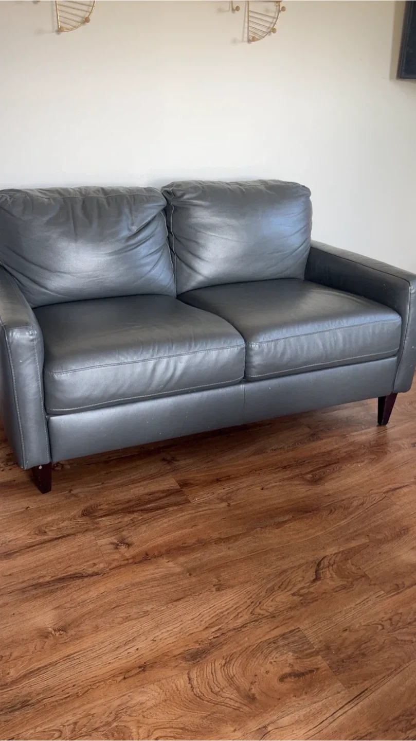 Love seat thumbnail