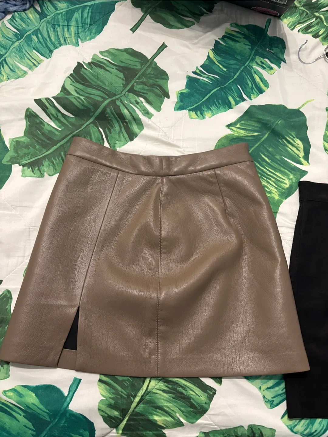 Wilfred Vegan Leather Skirt - Size 6 image indicator(2)