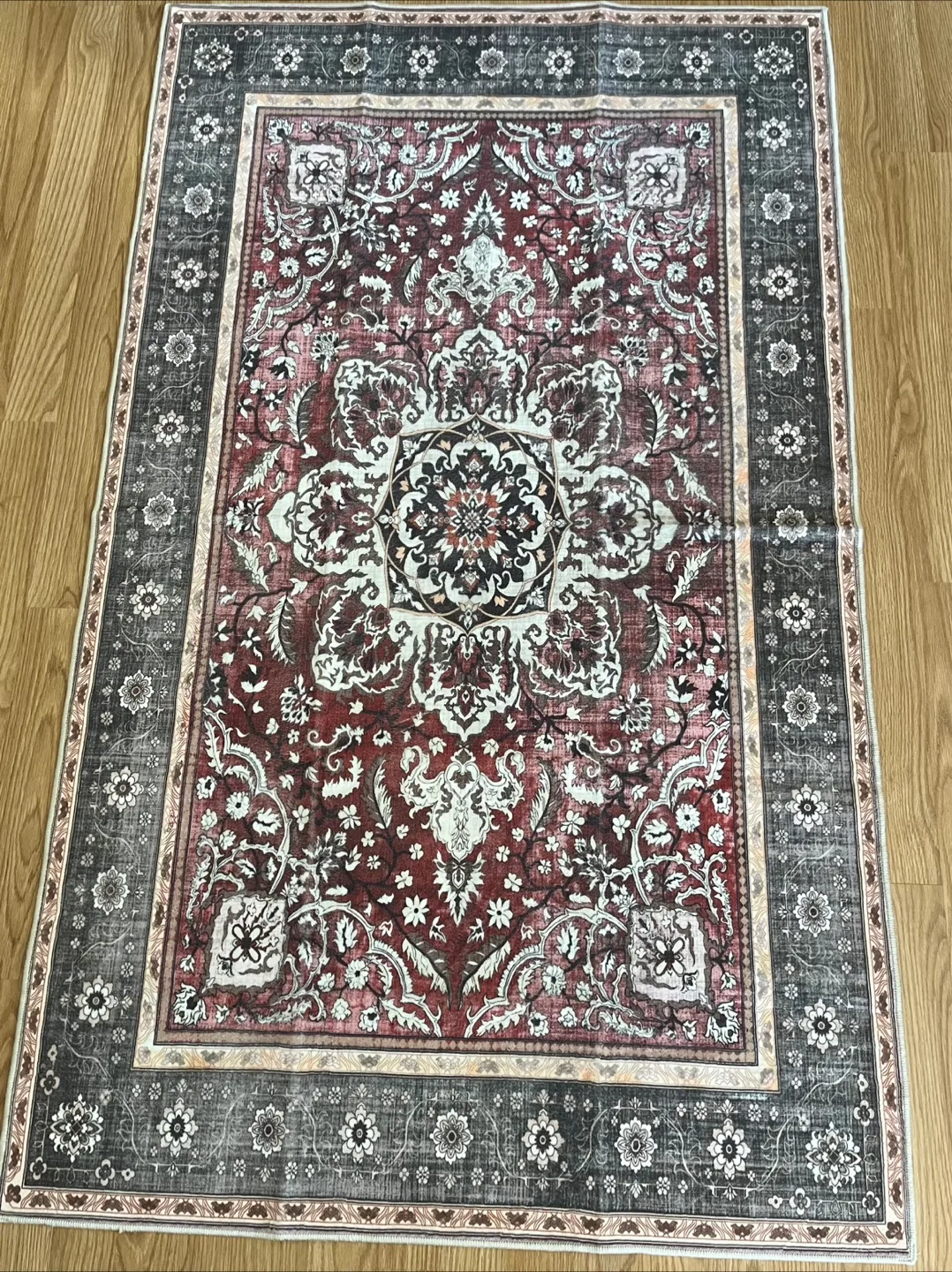 🥕 Brand New 3x5ft Area Rug – Floral Medallion Design