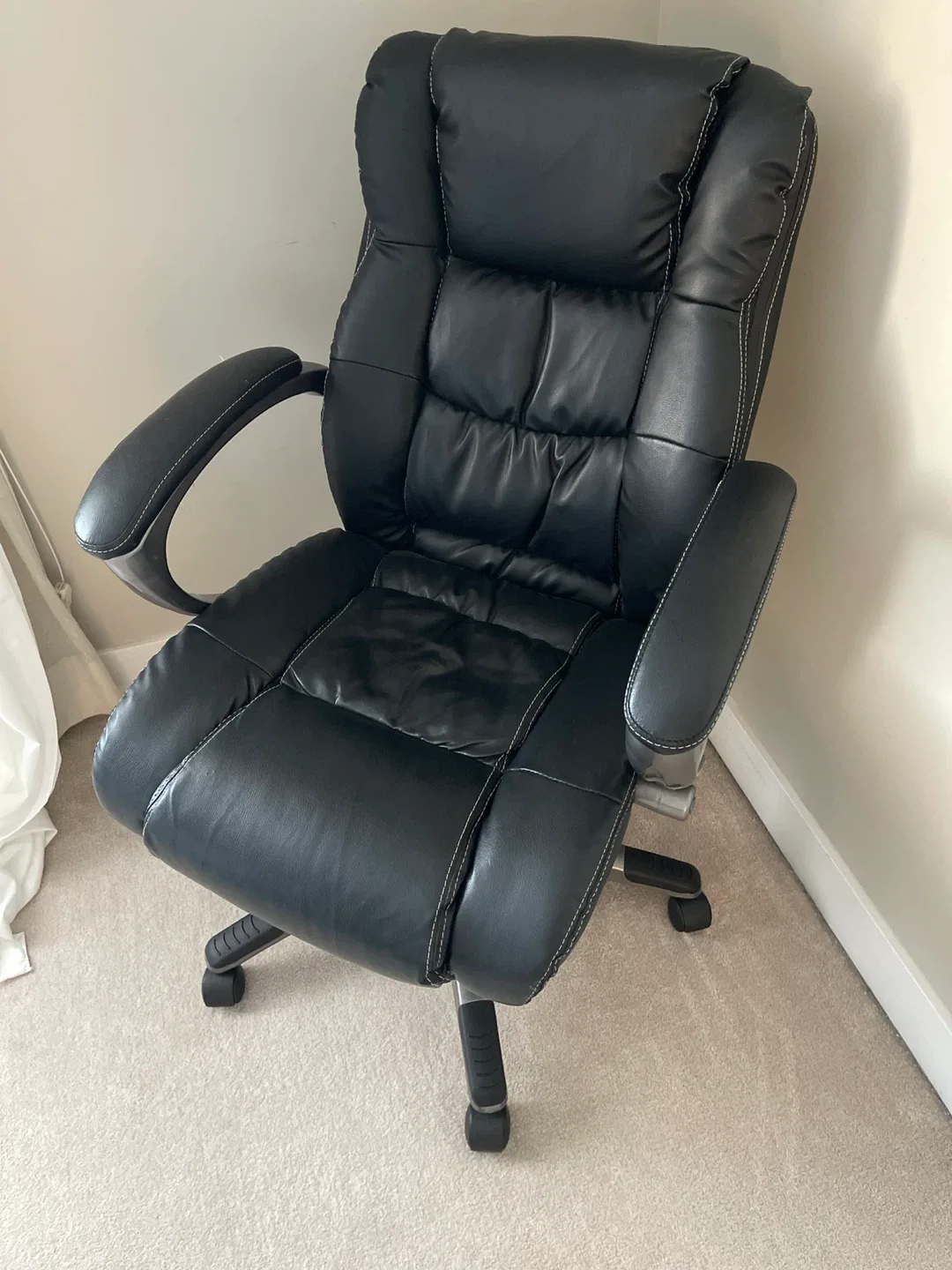 Black Leather Executive Office Chair image indicator(2)