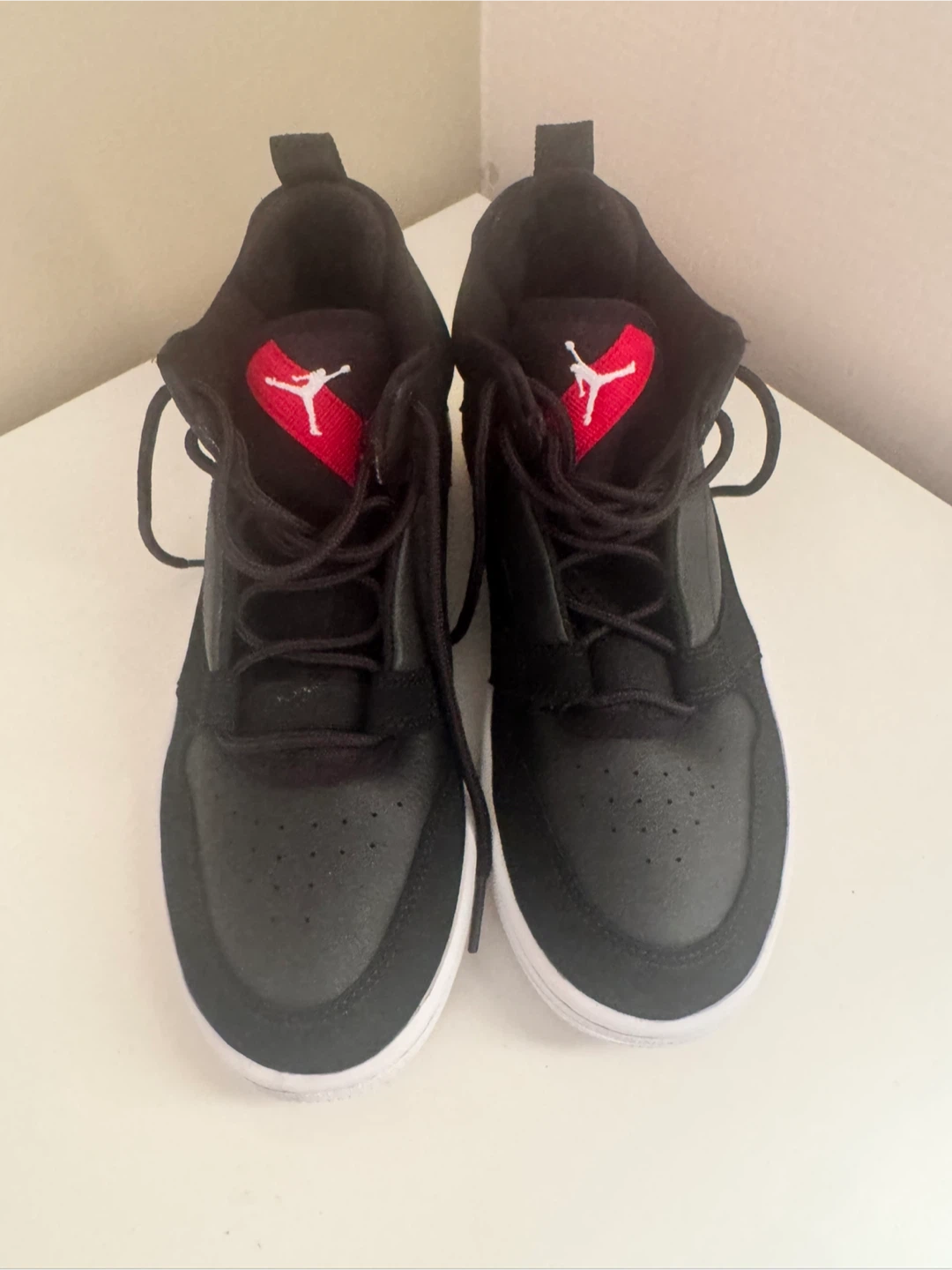 Air Jordan High Tops Youth Size 7Y - photo 2